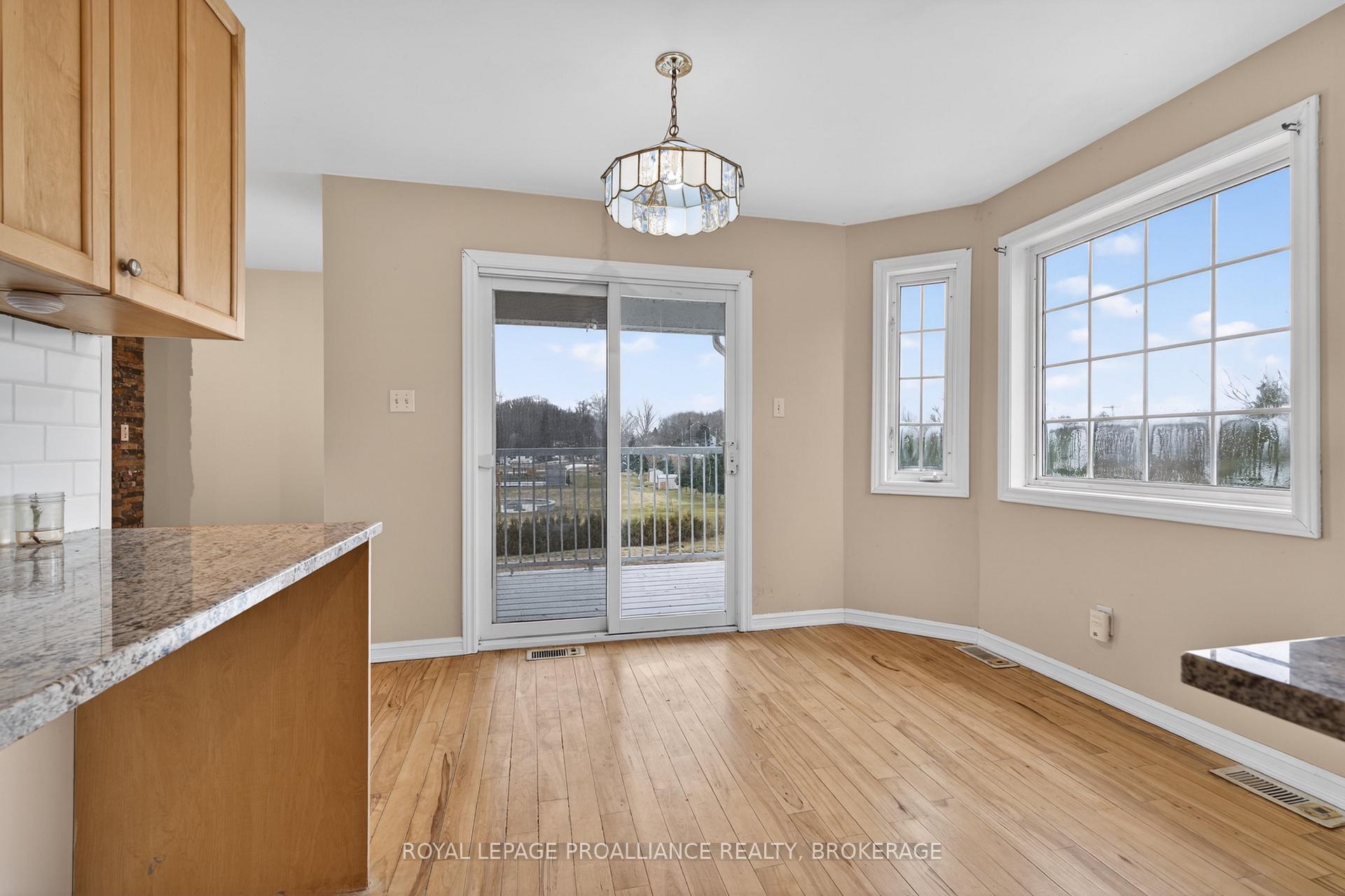 Photo 6 of 3081 Barnaby Court, Kingston, City North of 401 — HOMEH