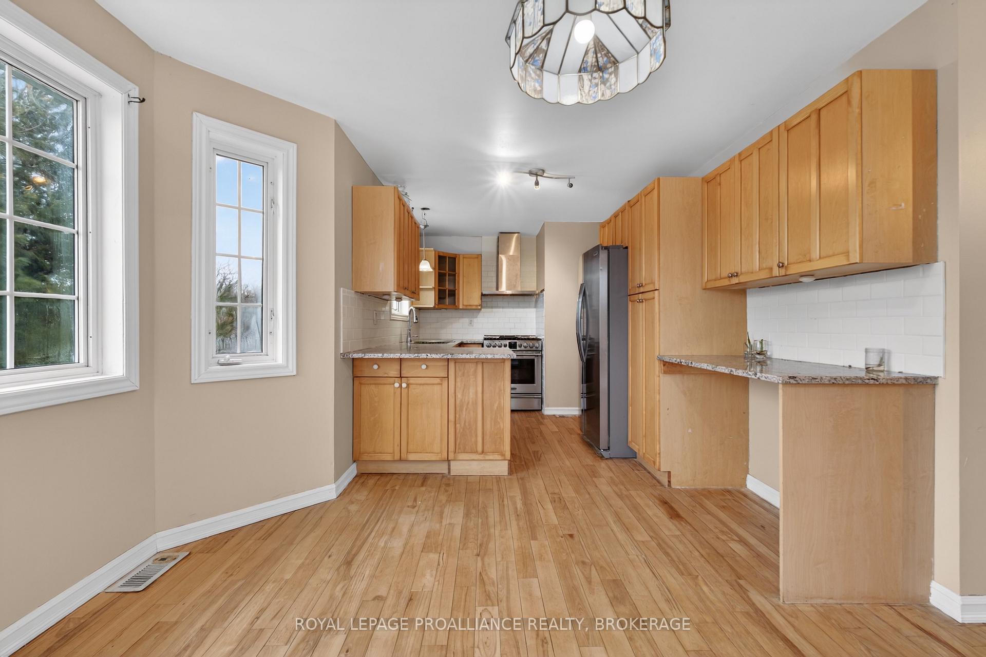 Photo 7 of 3081 Barnaby Court, Kingston, City North of 401 — HOMEH