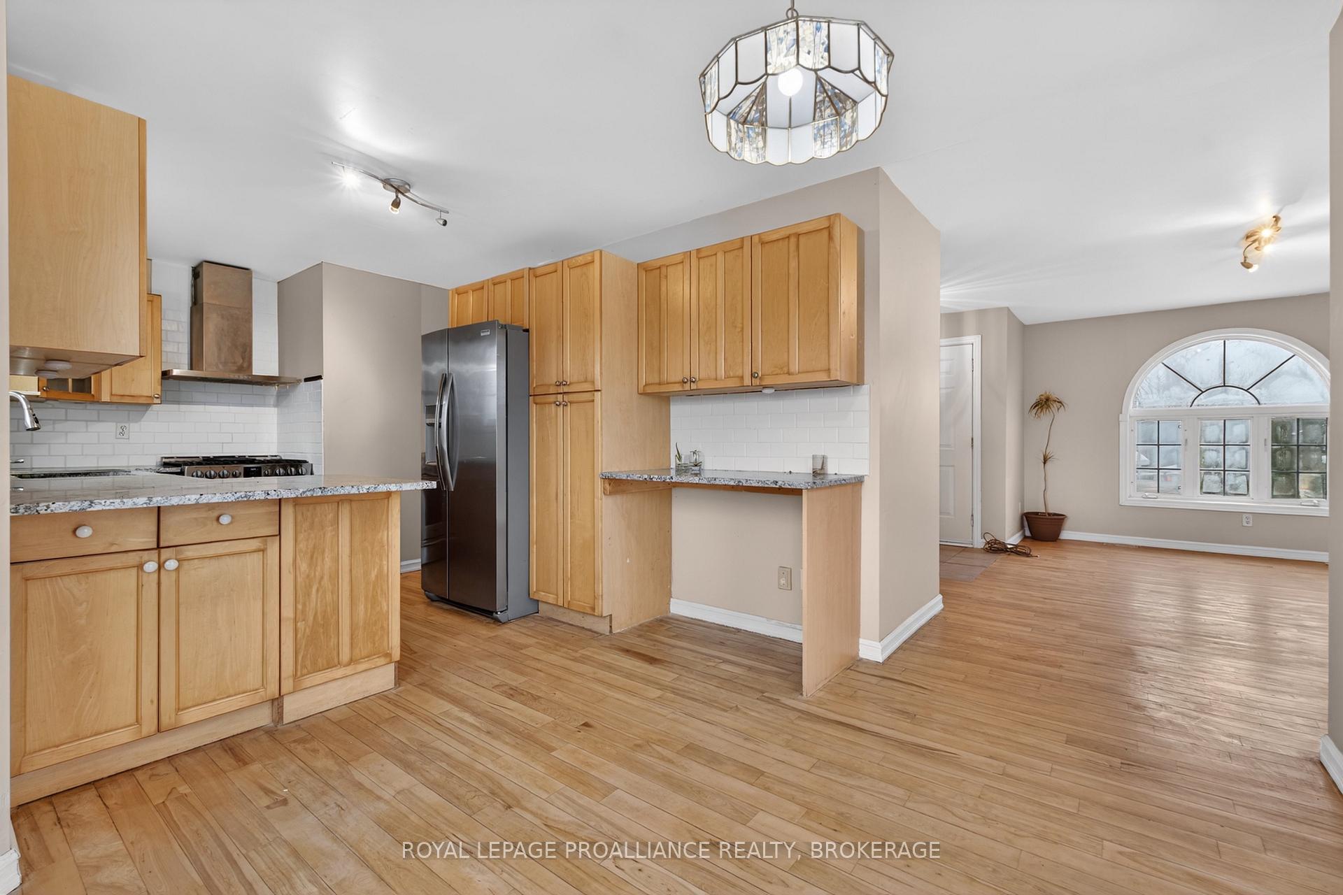 Photo 8 of 3081 Barnaby Court, Kingston, City North of 401 — HOMEH