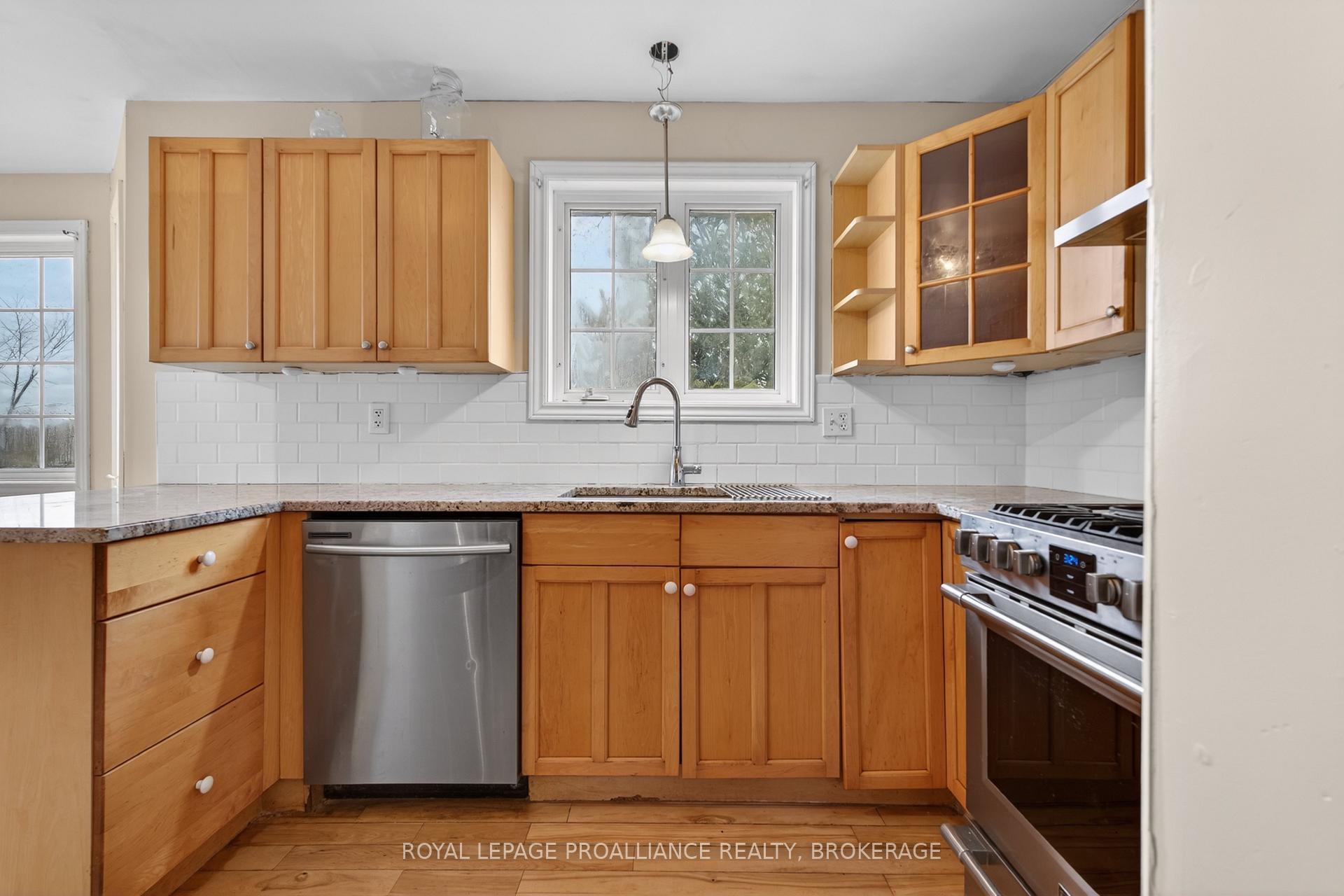 Photo 10 of 3081 Barnaby Court, Kingston, City North of 401 — HOMEH