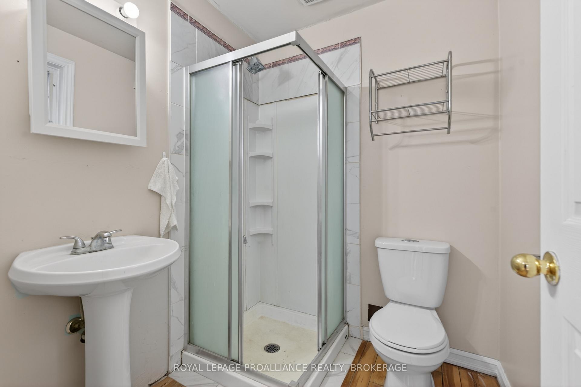 Photo 16 of 3081 Barnaby Court, Kingston, City North of 401 — HOMEH