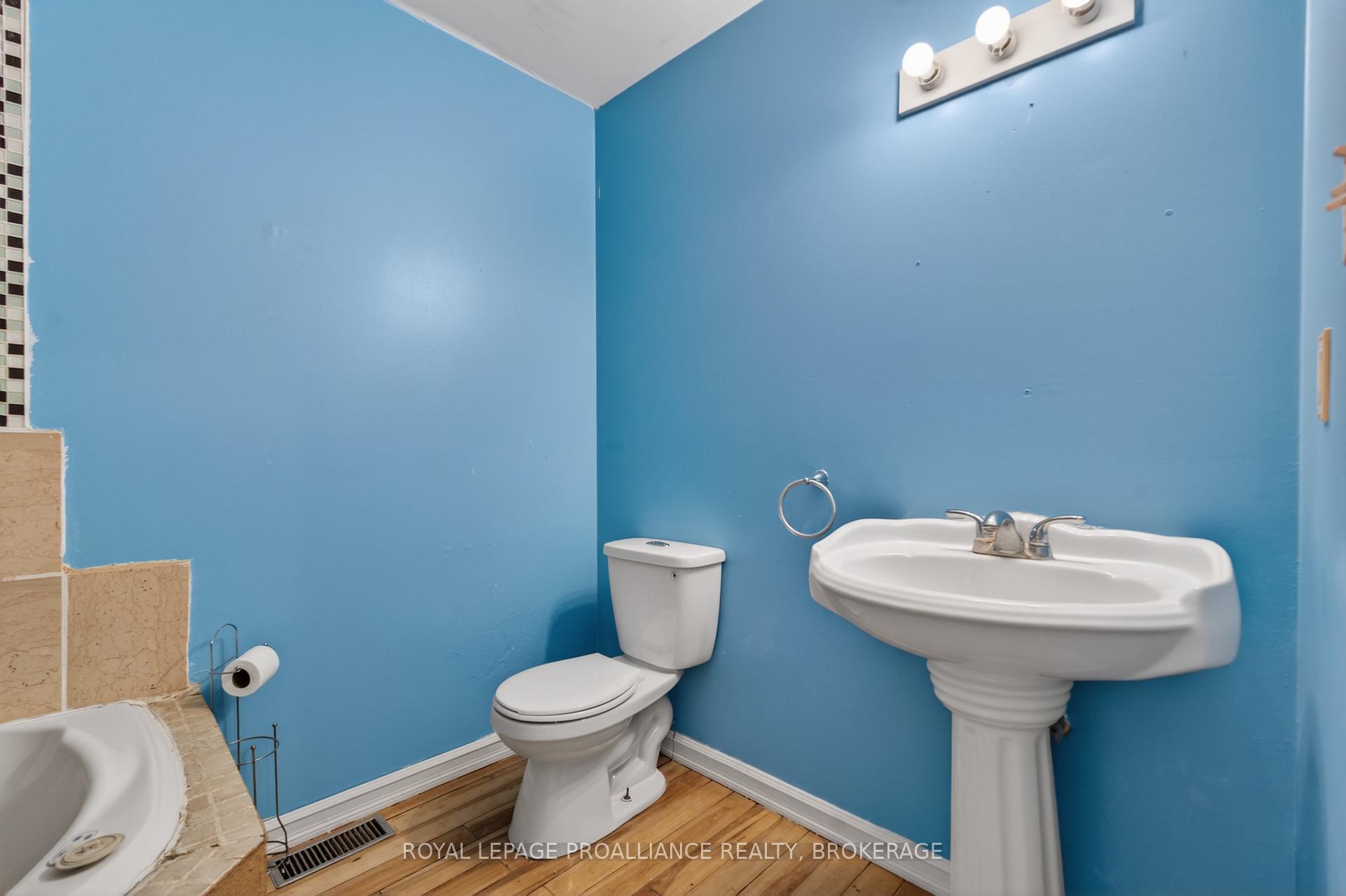 Photo 17 of 3081 Barnaby Court, Kingston, City North of 401 — HOMEH