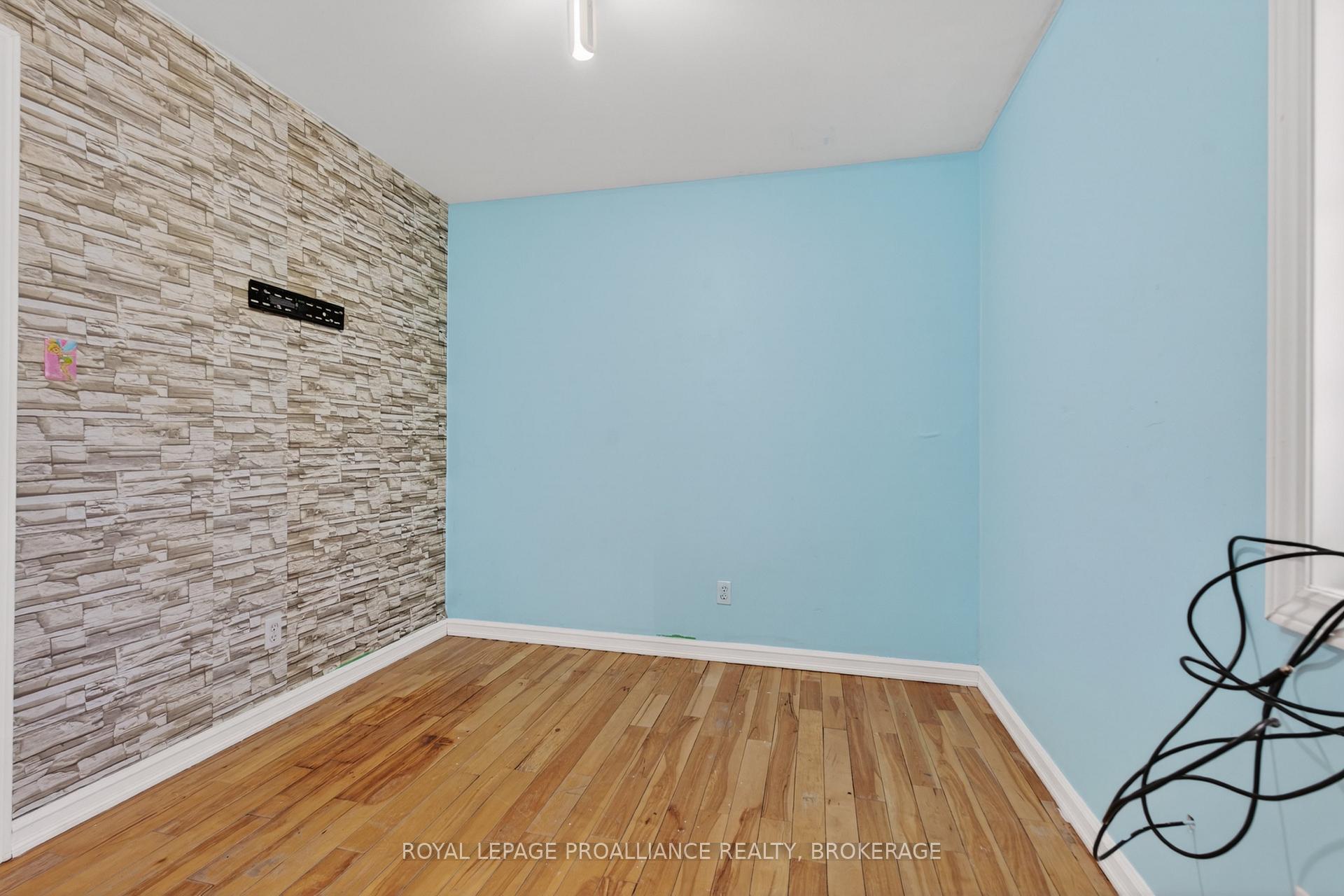 Photo 20 of 3081 Barnaby Court, Kingston, City North of 401 — HOMEH