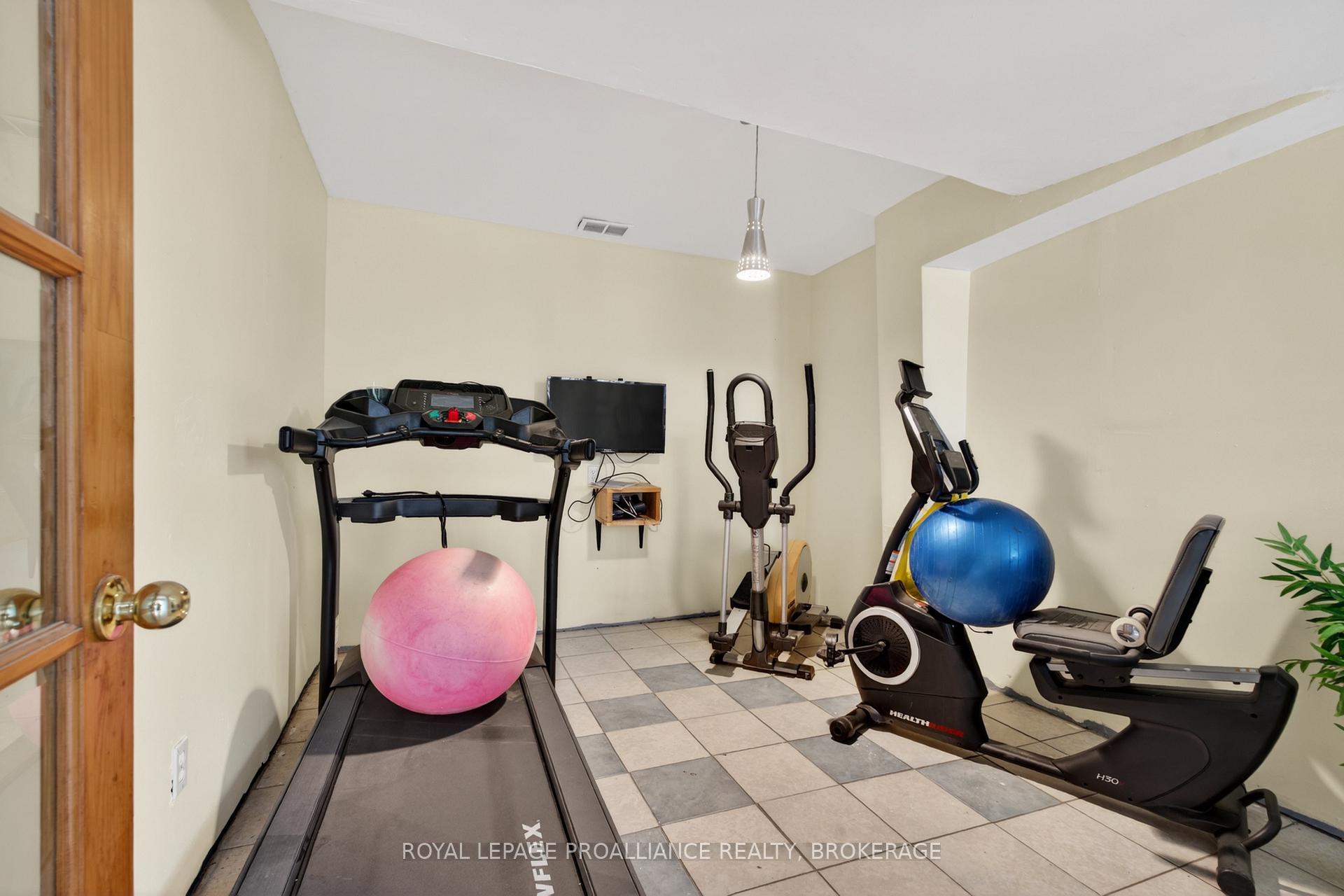 Photo 23 of 3081 Barnaby Court, Kingston, City North of 401 — HOMEH