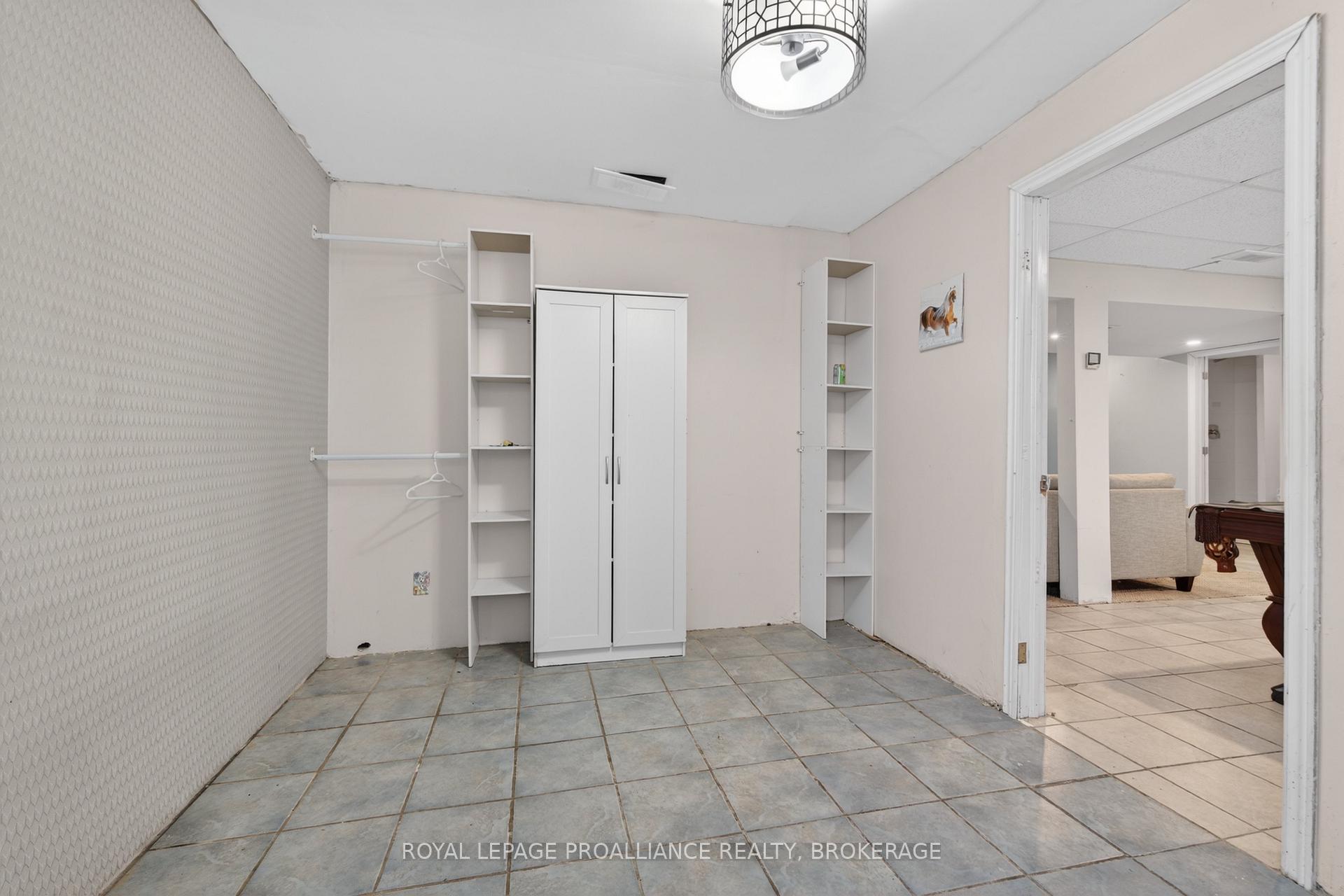 Photo 32 of 3081 Barnaby Court, Kingston, City North of 401 — HOMEH