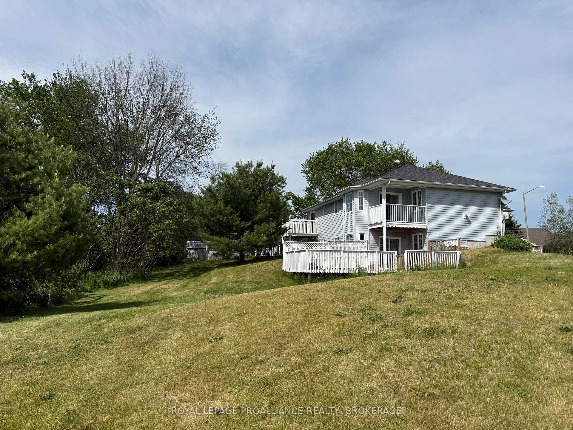 Photo 35 of 3081 Barnaby Court, Kingston, City North of 401 — HOMEH