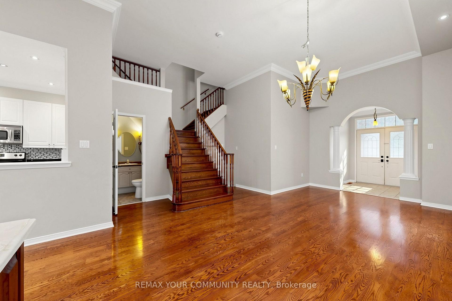 Photo 3 of Unit (Upper), 222 Kayla Crescent, Vaughan, Maple — HOMEH