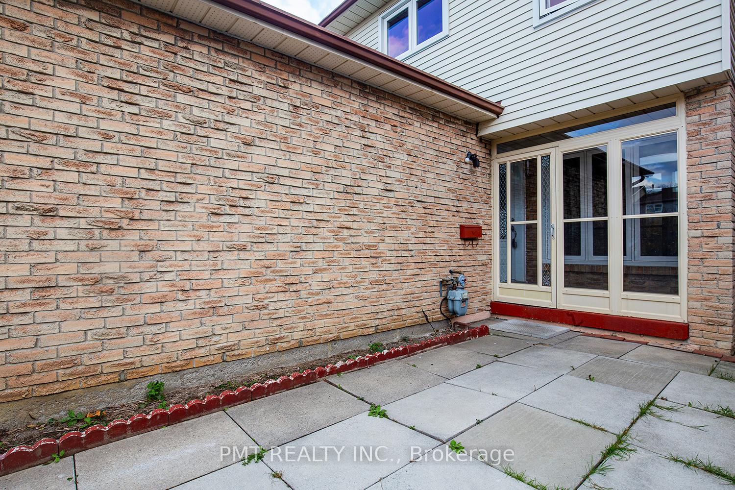 Photo 2 of 26 Granada Crescent, Scarborough, Rouge — HOMEH