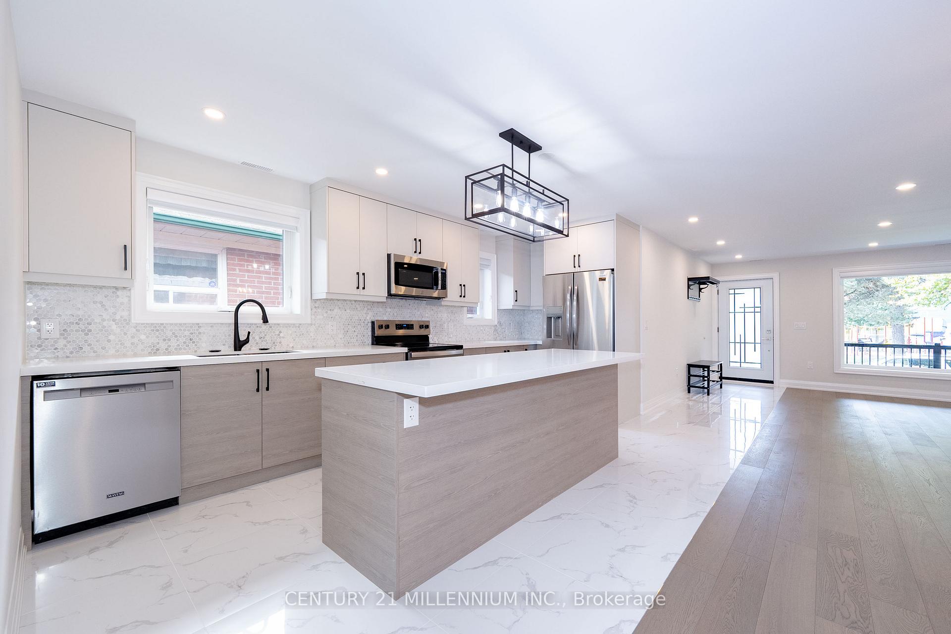 Photo 4 of Unit A, 31 Mariposa Avenue, Toronto, Rockcliffe-Smythe — HOMEH
