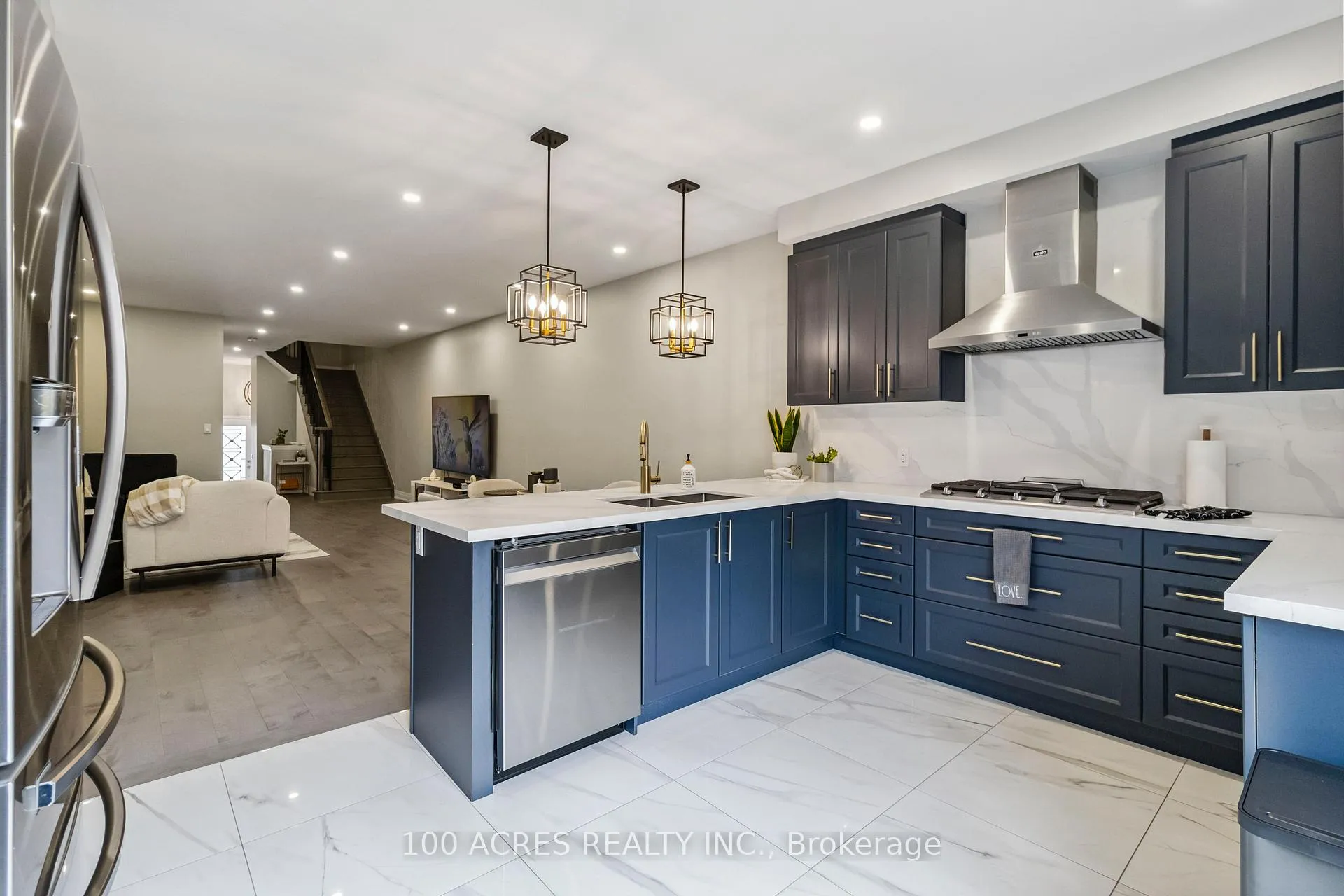 Photo 10 of 4 Dalbeattie Drive, Brampton, Bram West — HOMEH