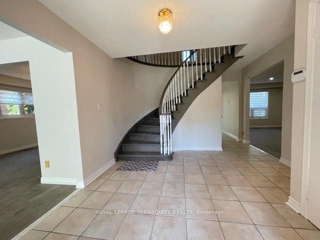 Photo 2 of 743 Fieldstone Road, Mississauga, Erindale — HOMEH