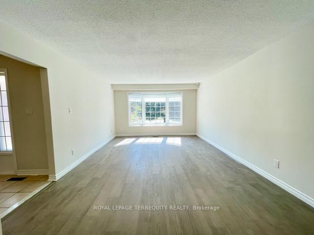 Photo 5 of 743 Fieldstone Road, Mississauga, Erindale — HOMEH