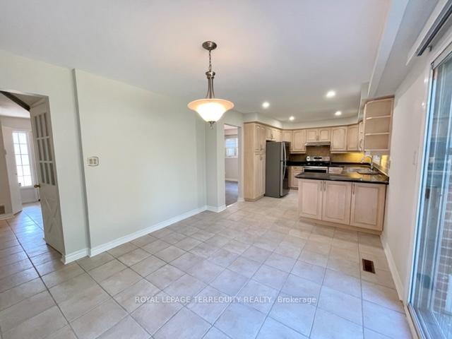 Photo 11 of 743 Fieldstone Road, Mississauga, Erindale — HOMEH