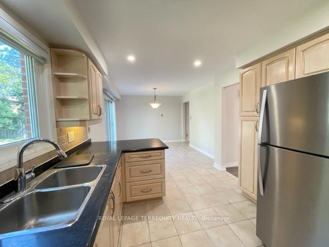Photo 12 of 743 Fieldstone Road, Mississauga, Erindale — HOMEH