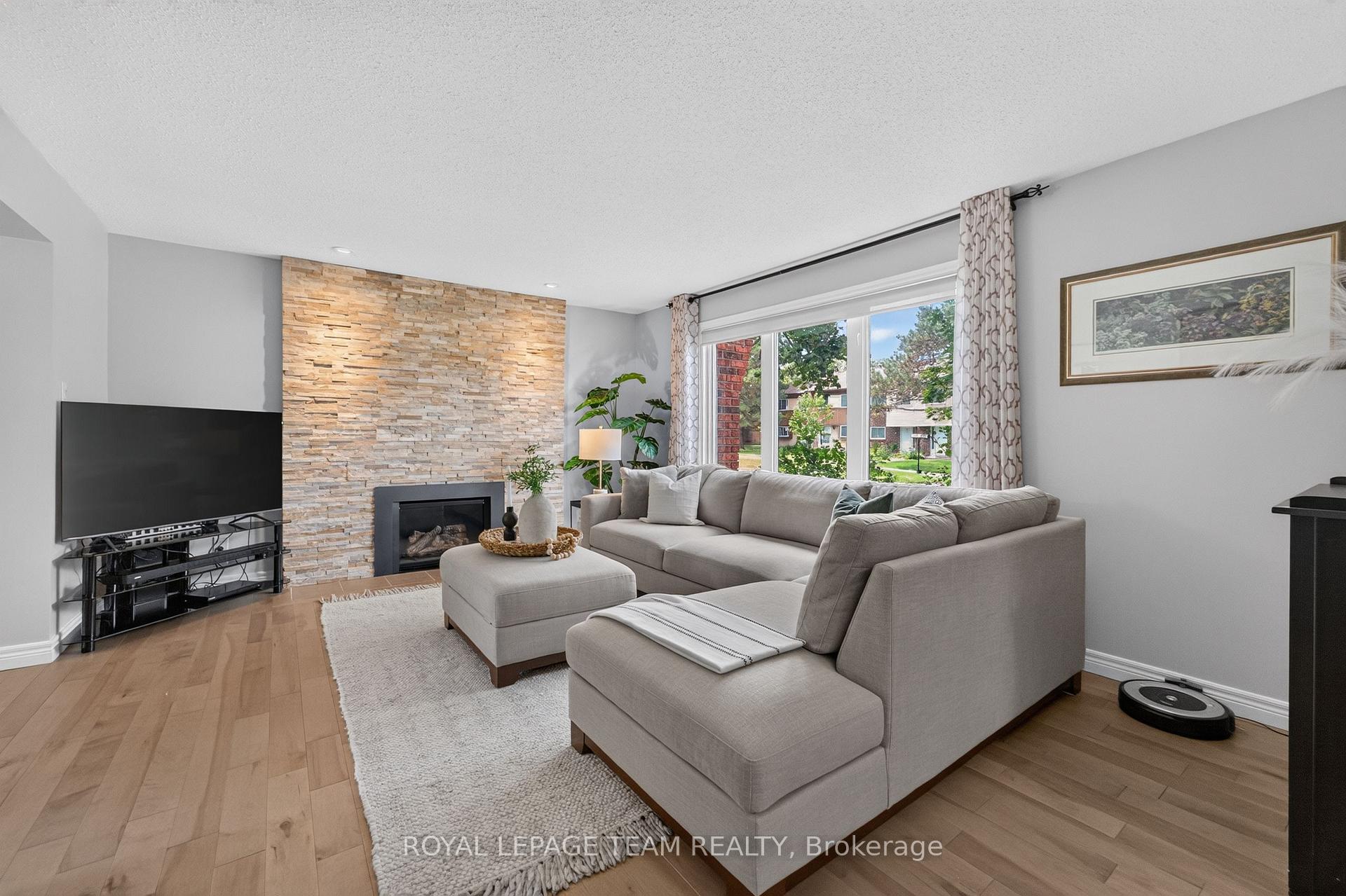 Photo 5 of 71 Chimo Drive, Ottawa, Kanata - Katimavik — HOMEH