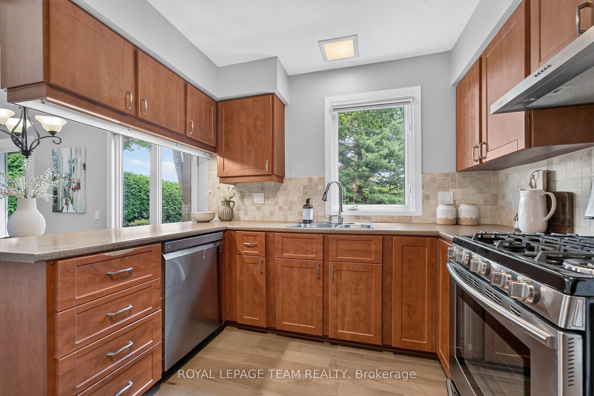 Photo 13 of 71 Chimo Drive, Ottawa, Kanata - Katimavik — HOMEH
