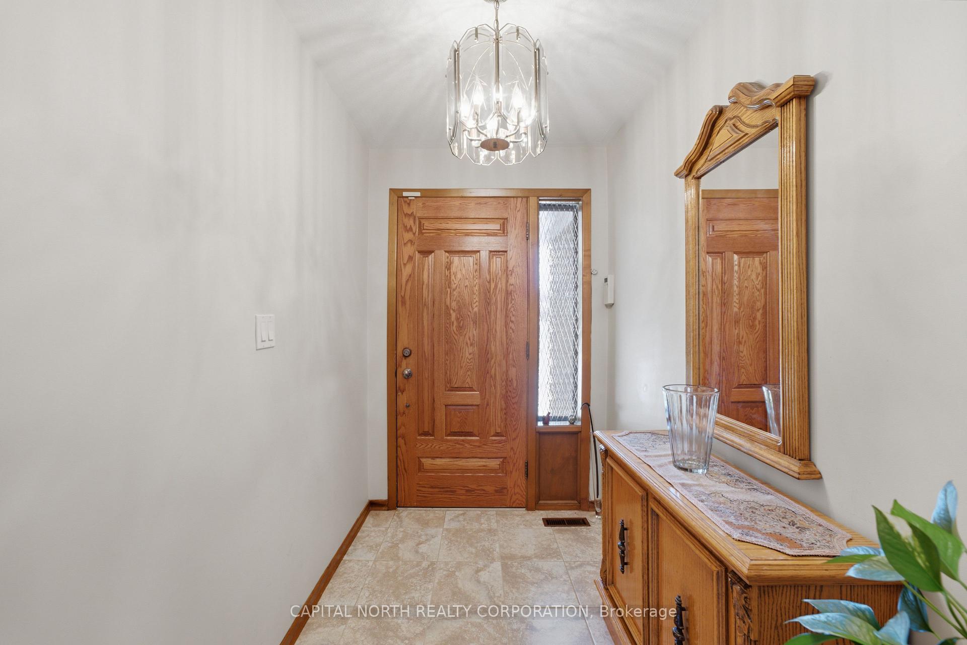 Photo 5 of 21 Maryhill Drive, Etobicoke, Mount Olive-Silverstone-Jamestown — HOMEH