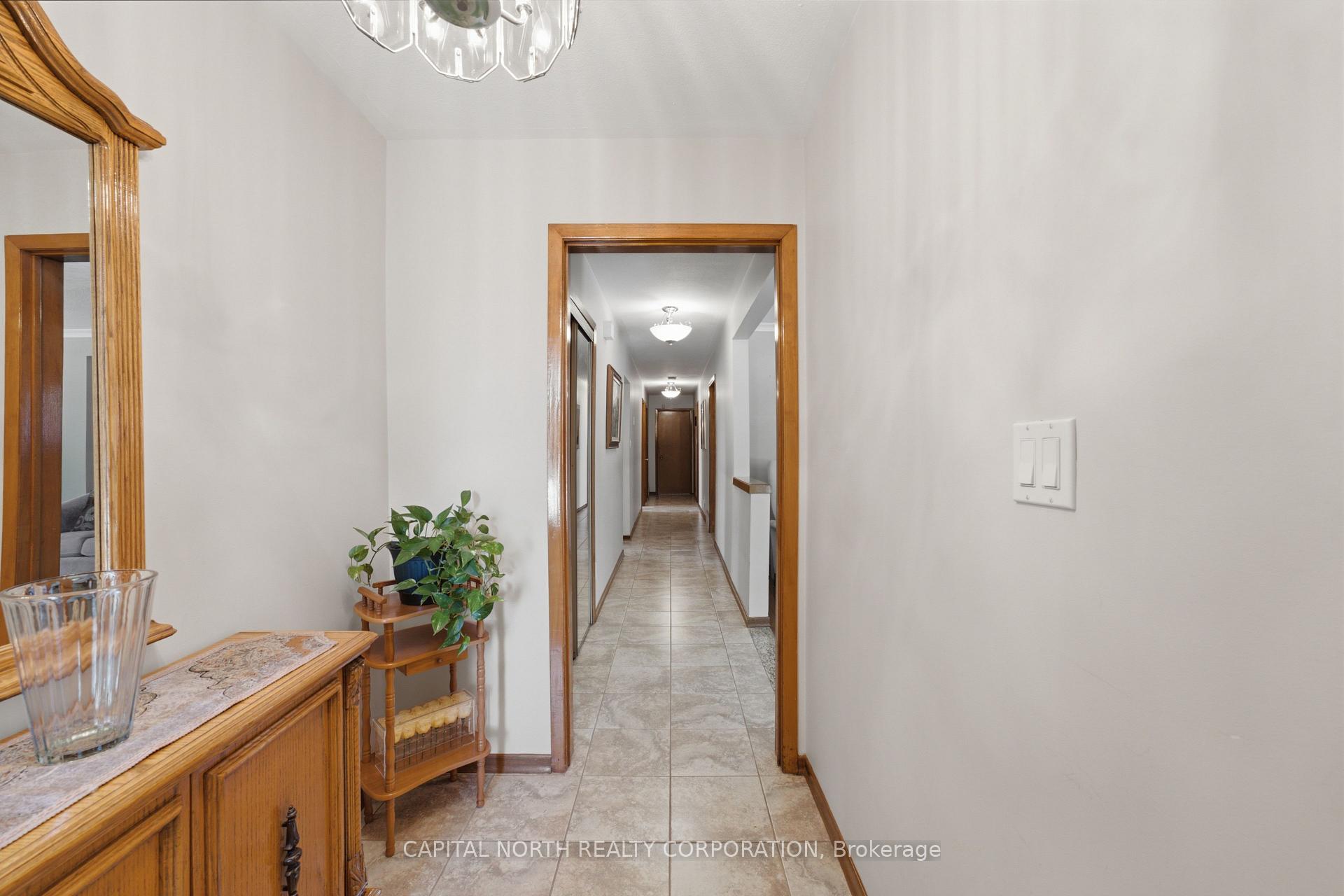 Photo 6 of 21 Maryhill Drive, Etobicoke, Mount Olive-Silverstone-Jamestown — HOMEH