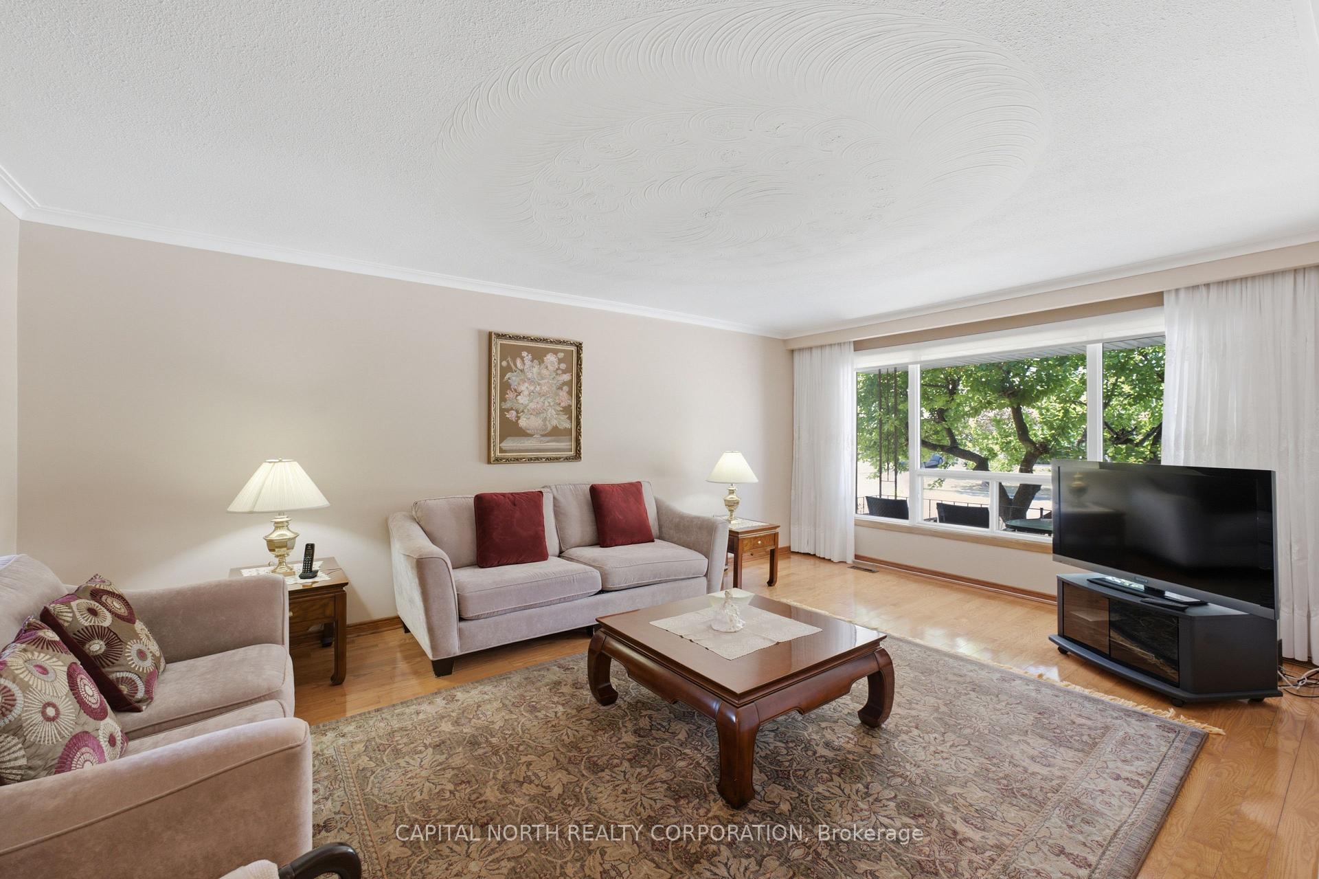 Photo 7 of 21 Maryhill Drive, Etobicoke, Mount Olive-Silverstone-Jamestown — HOMEH