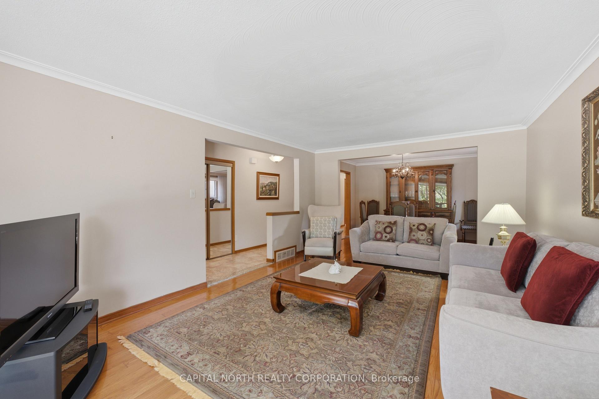 Photo 8 of 21 Maryhill Drive, Etobicoke, Mount Olive-Silverstone-Jamestown — HOMEH
