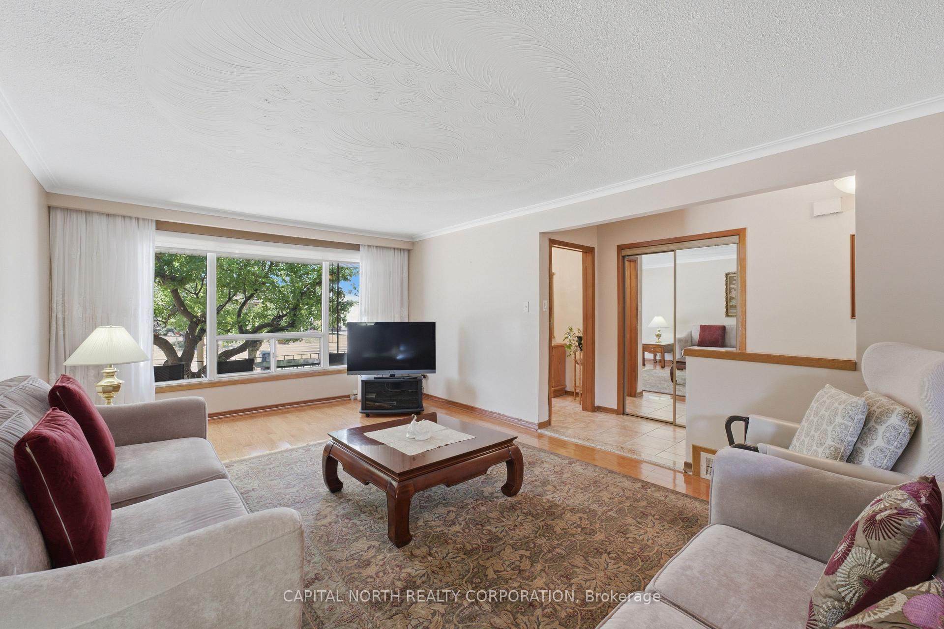 Photo 9 of 21 Maryhill Drive, Etobicoke, Mount Olive-Silverstone-Jamestown — HOMEH