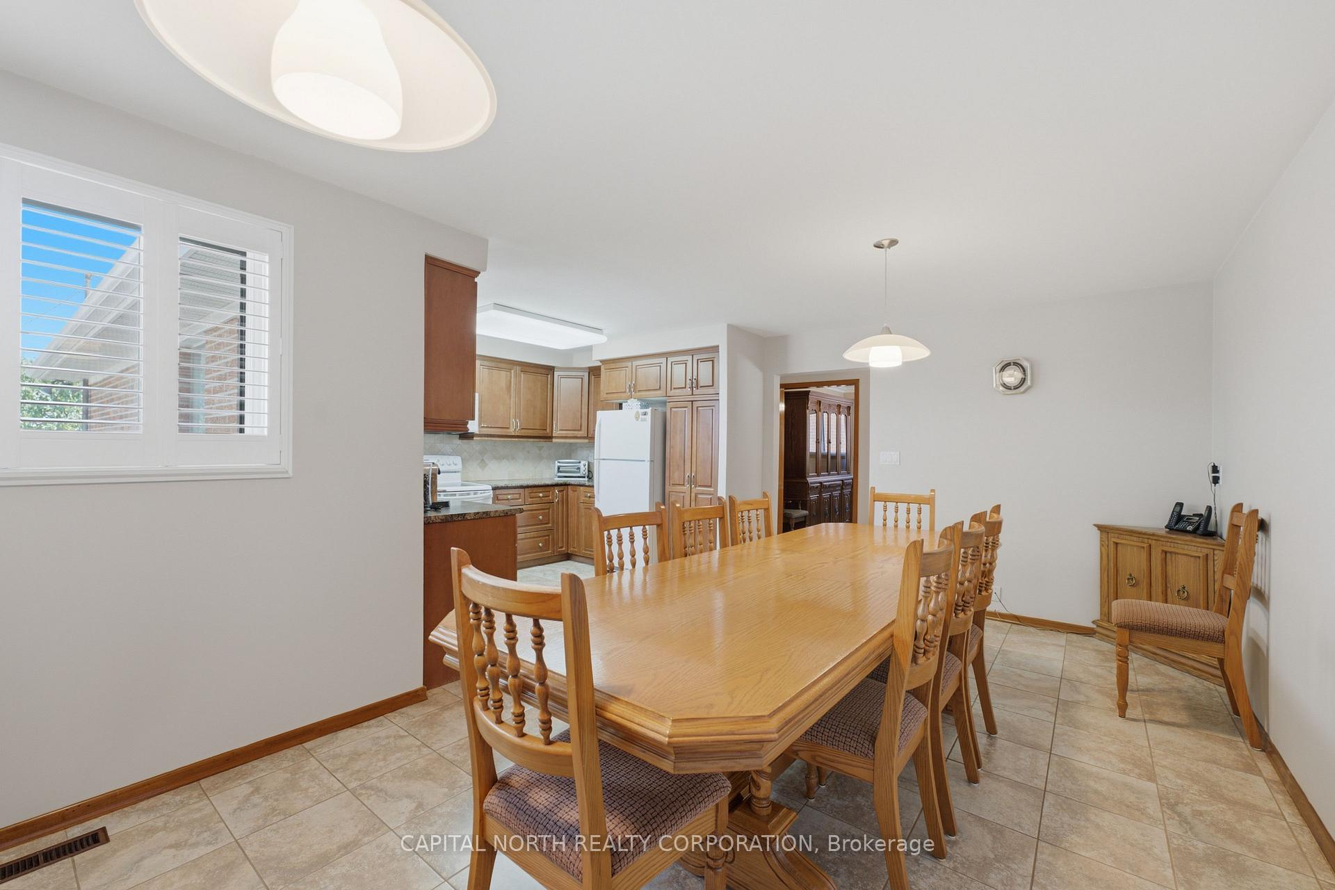 Photo 13 of 21 Maryhill Drive, Etobicoke, Mount Olive-Silverstone-Jamestown — HOMEH