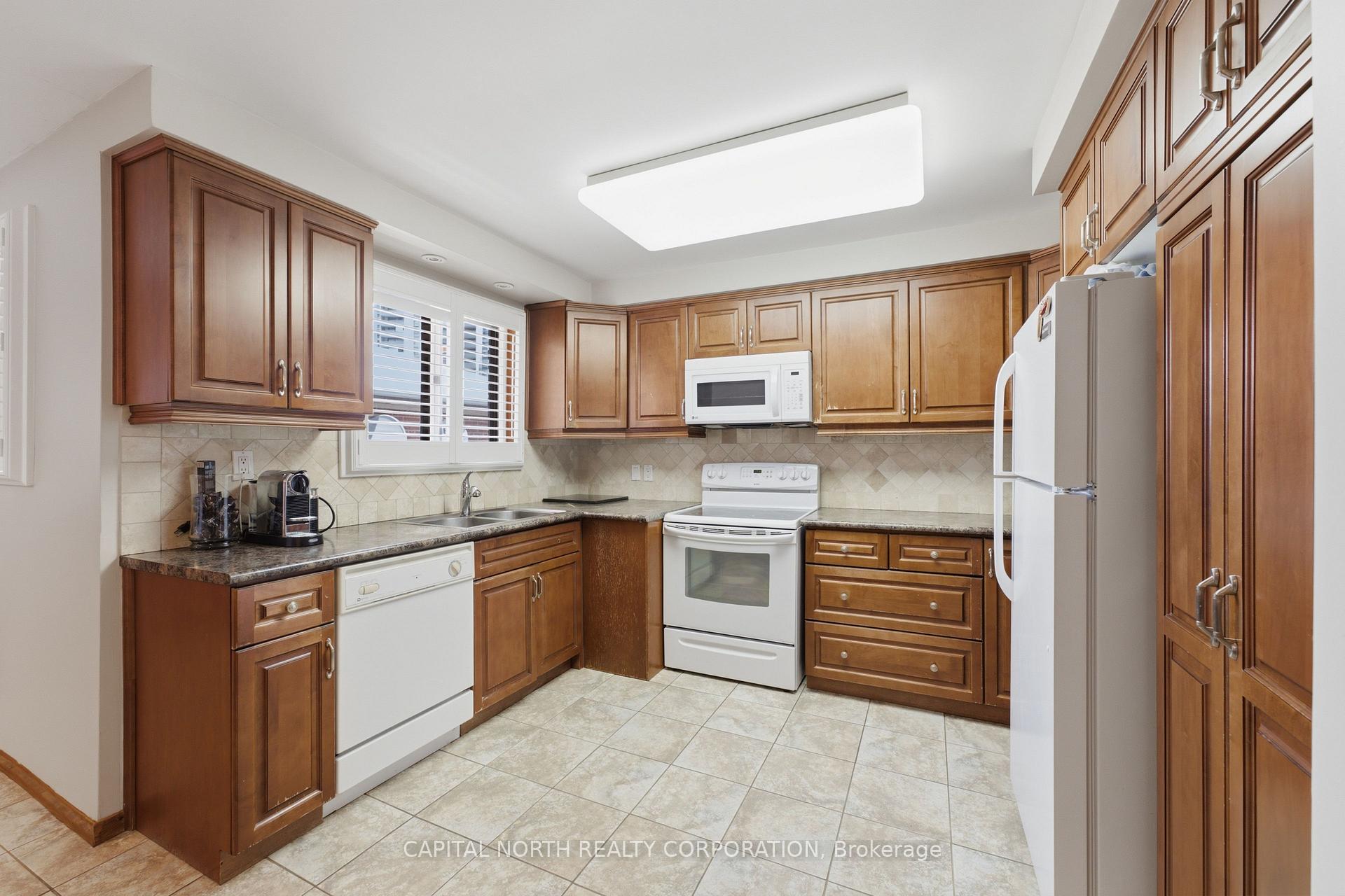 Photo 14 of 21 Maryhill Drive, Etobicoke, Mount Olive-Silverstone-Jamestown — HOMEH