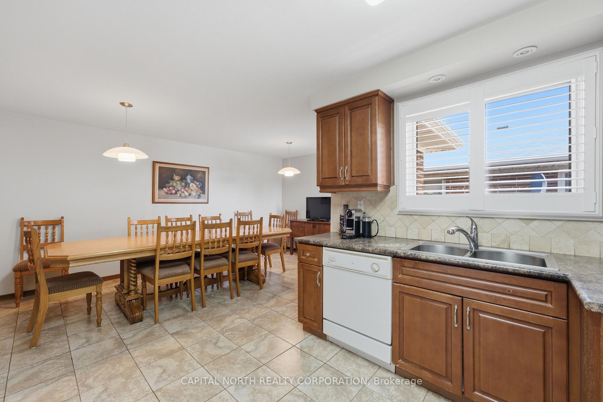 Photo 15 of 21 Maryhill Drive, Etobicoke, Mount Olive-Silverstone-Jamestown — HOMEH