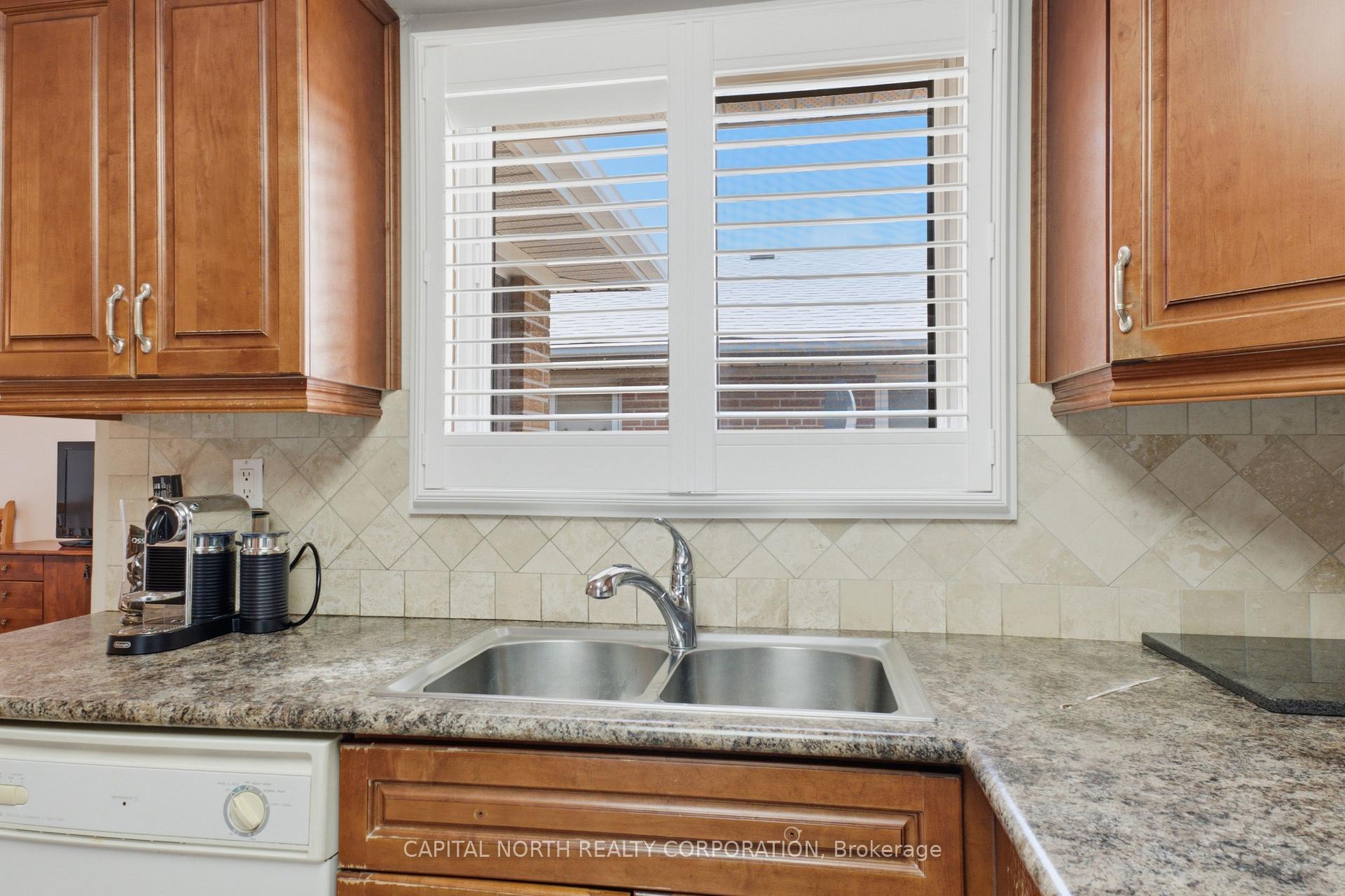 Photo 16 of 21 Maryhill Drive, Etobicoke, Mount Olive-Silverstone-Jamestown — HOMEH