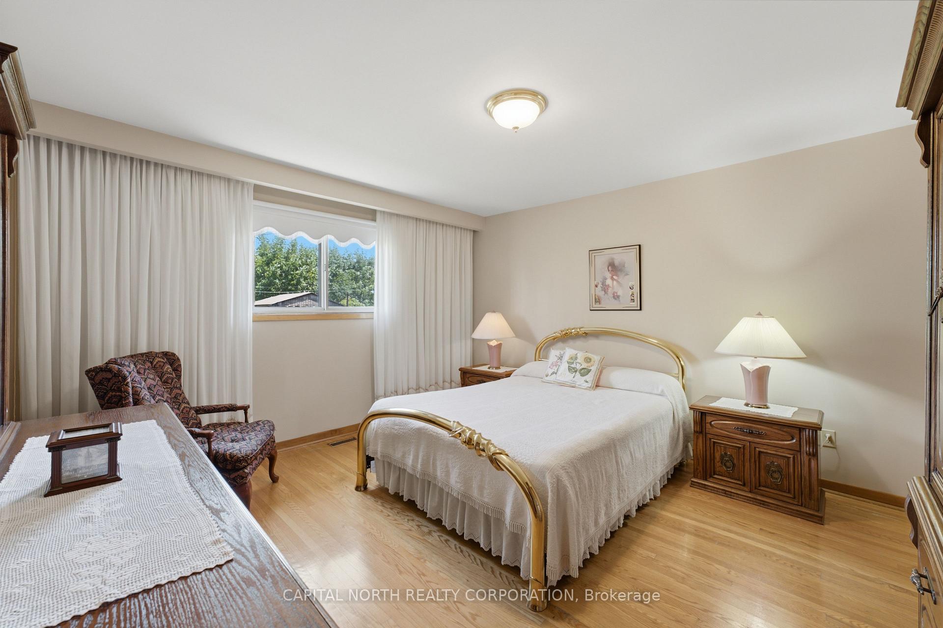 Photo 19 of 21 Maryhill Drive, Etobicoke, Mount Olive-Silverstone-Jamestown — HOMEH