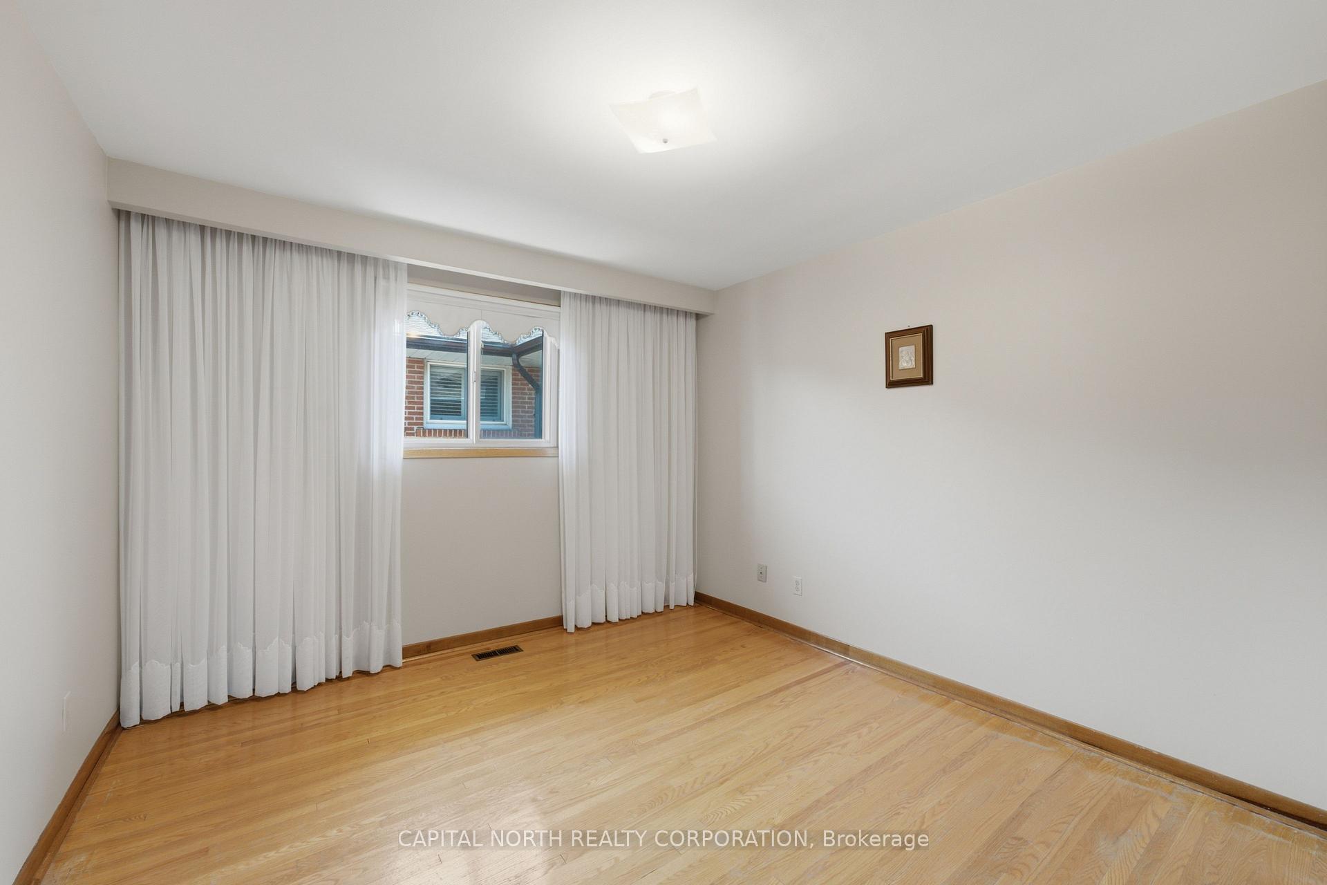 Photo 23 of 21 Maryhill Drive, Etobicoke, Mount Olive-Silverstone-Jamestown — HOMEH