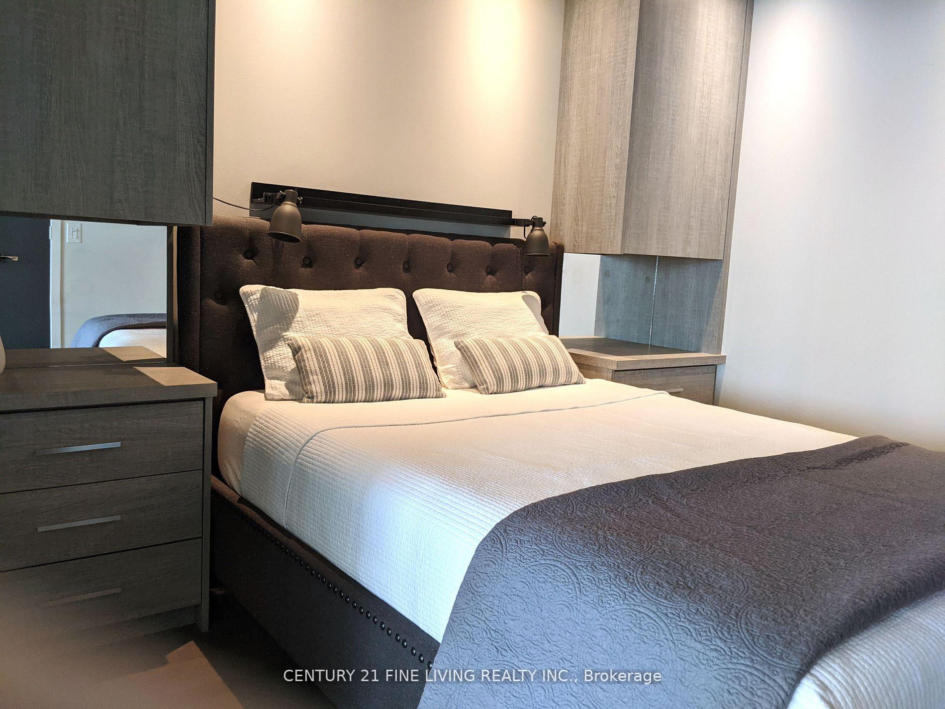 Photo 5 of Unit 2002, 1 Bloor Street E, Toronto, Church-Yonge Corridor — HOMEH