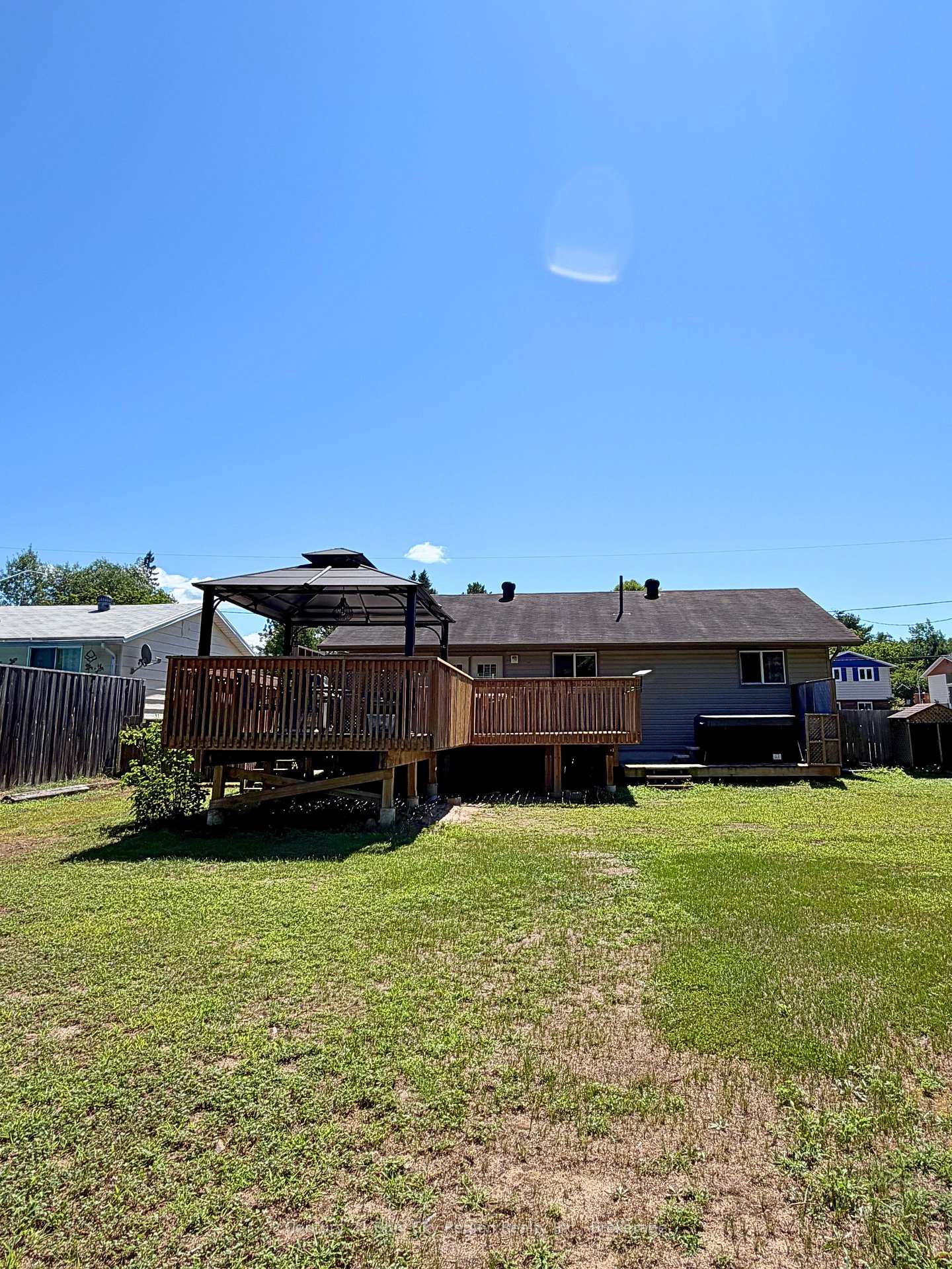 Photo 3 of 940 Lily Street, Mattawa — HOMEH