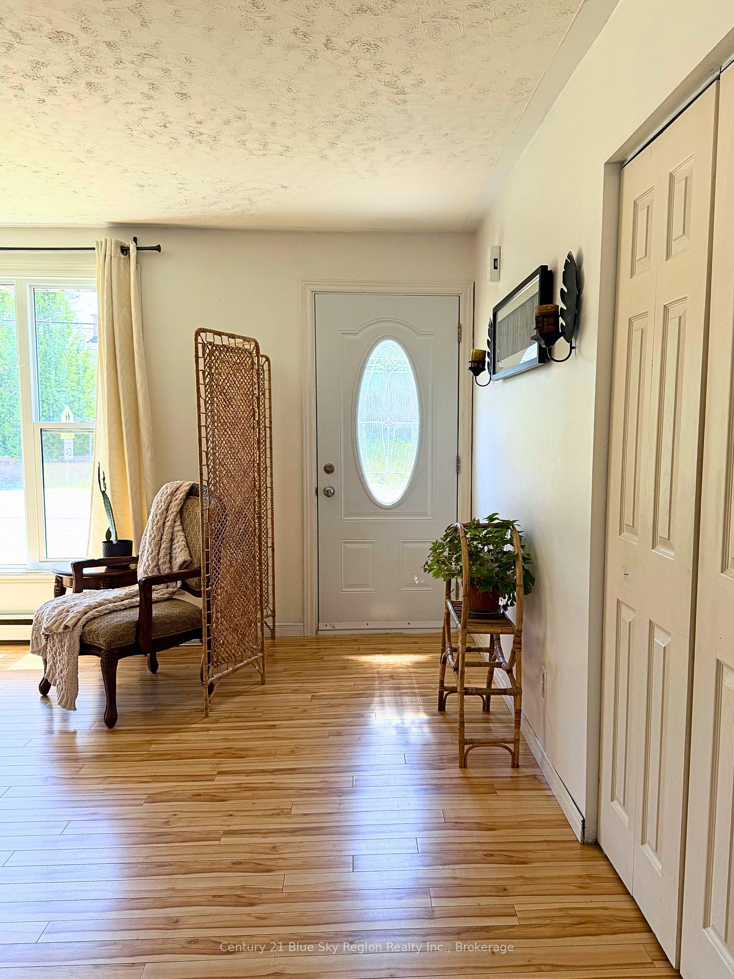 Photo 5 of 940 Lily Street, Mattawa — HOMEH
