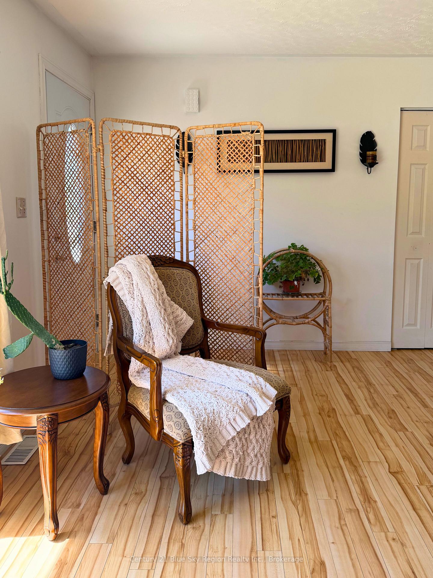 Photo 6 of 940 Lily Street, Mattawa — HOMEH