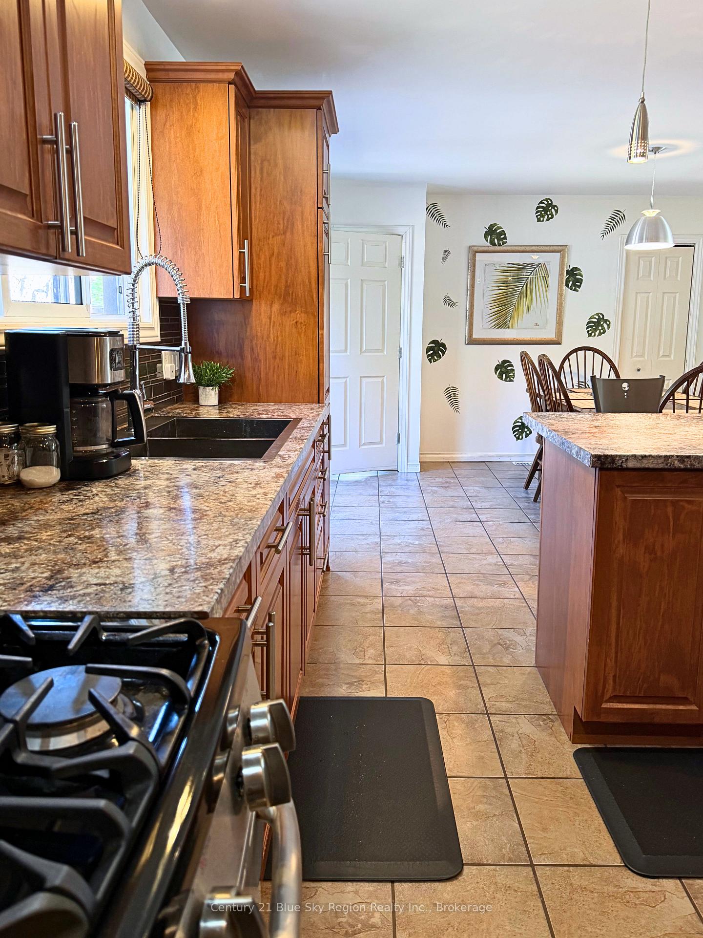 Photo 8 of 940 Lily Street, Mattawa — HOMEH