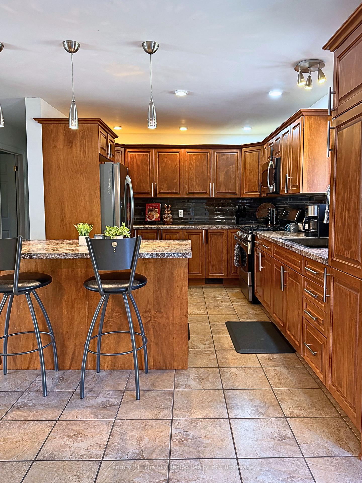 Photo 10 of 940 Lily Street, Mattawa — HOMEH