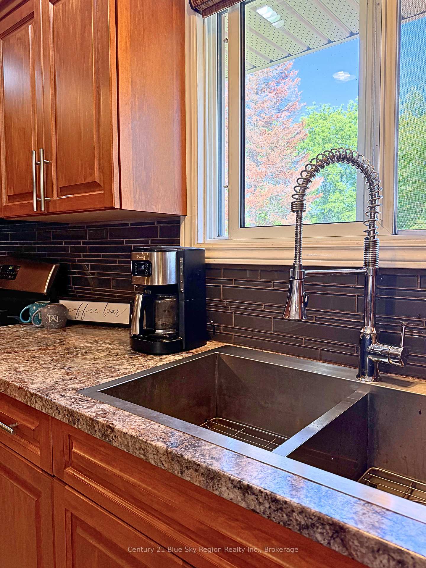 Photo 11 of 940 Lily Street, Mattawa — HOMEH