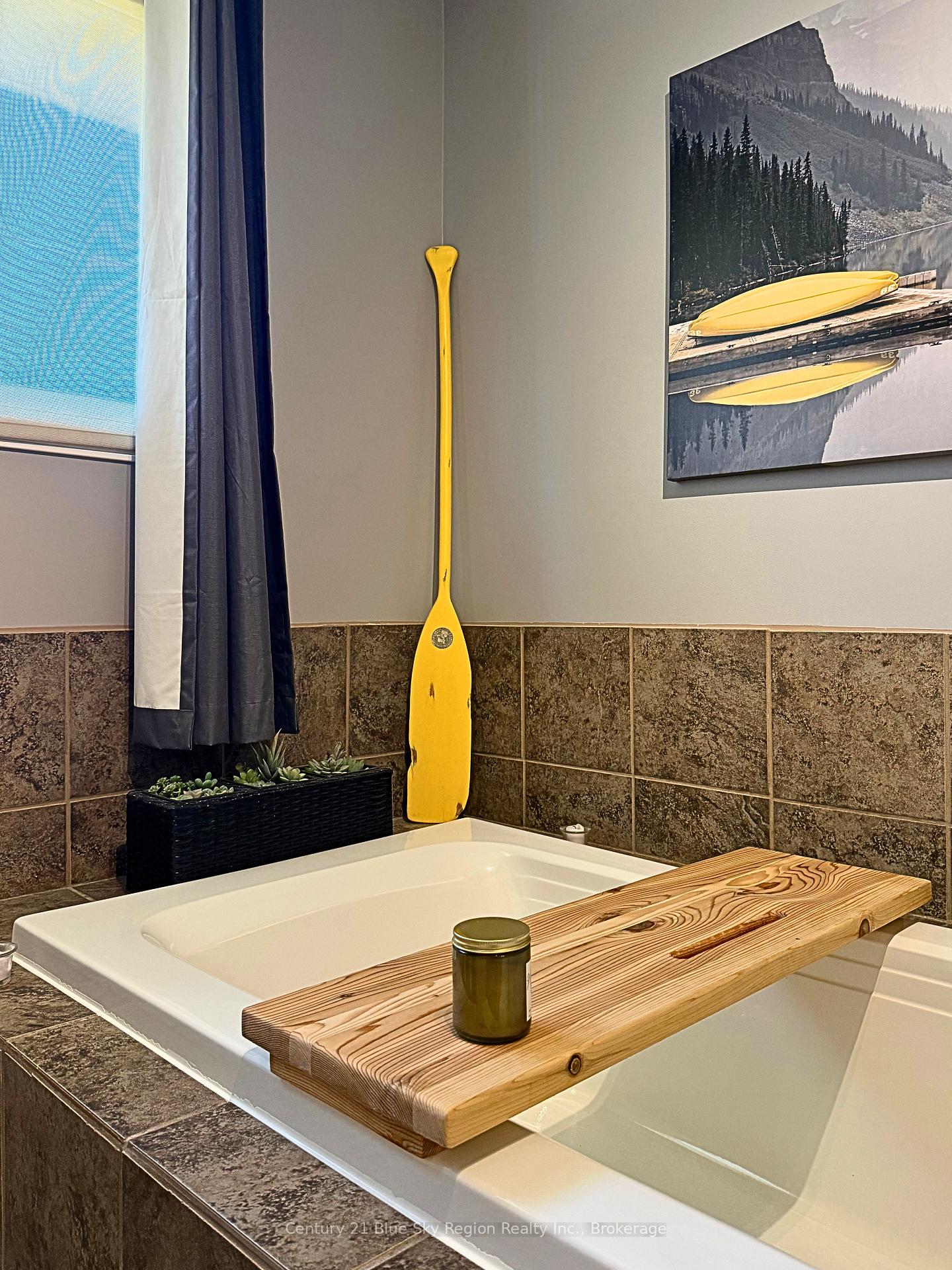 Photo 14 of 940 Lily Street, Mattawa — HOMEH