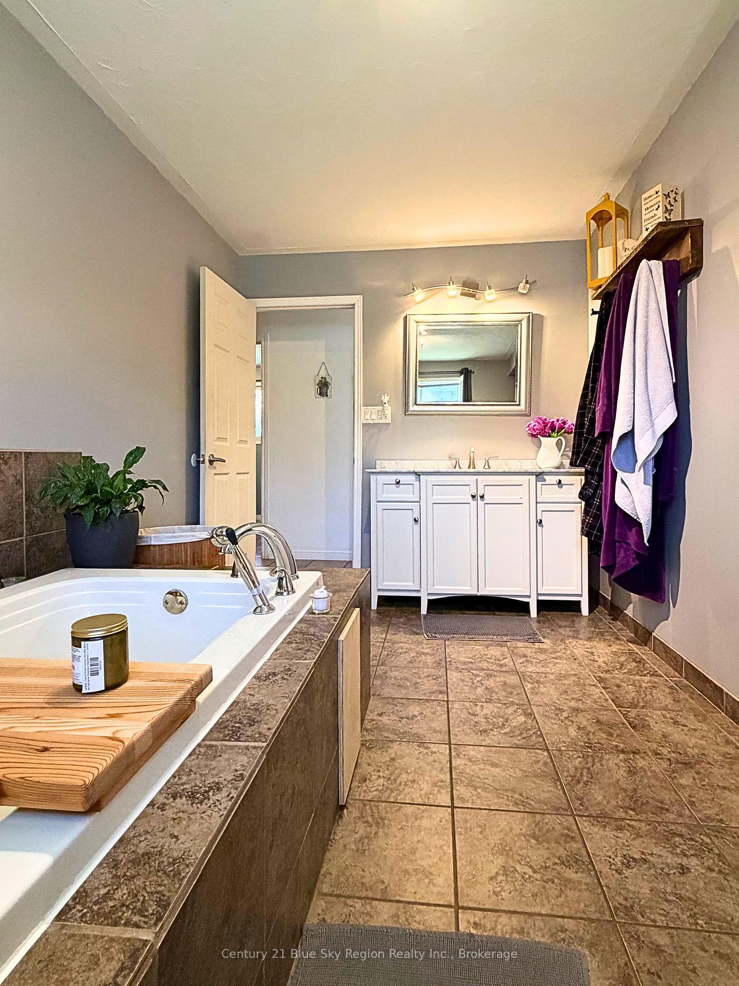Photo 15 of 940 Lily Street, Mattawa — HOMEH
