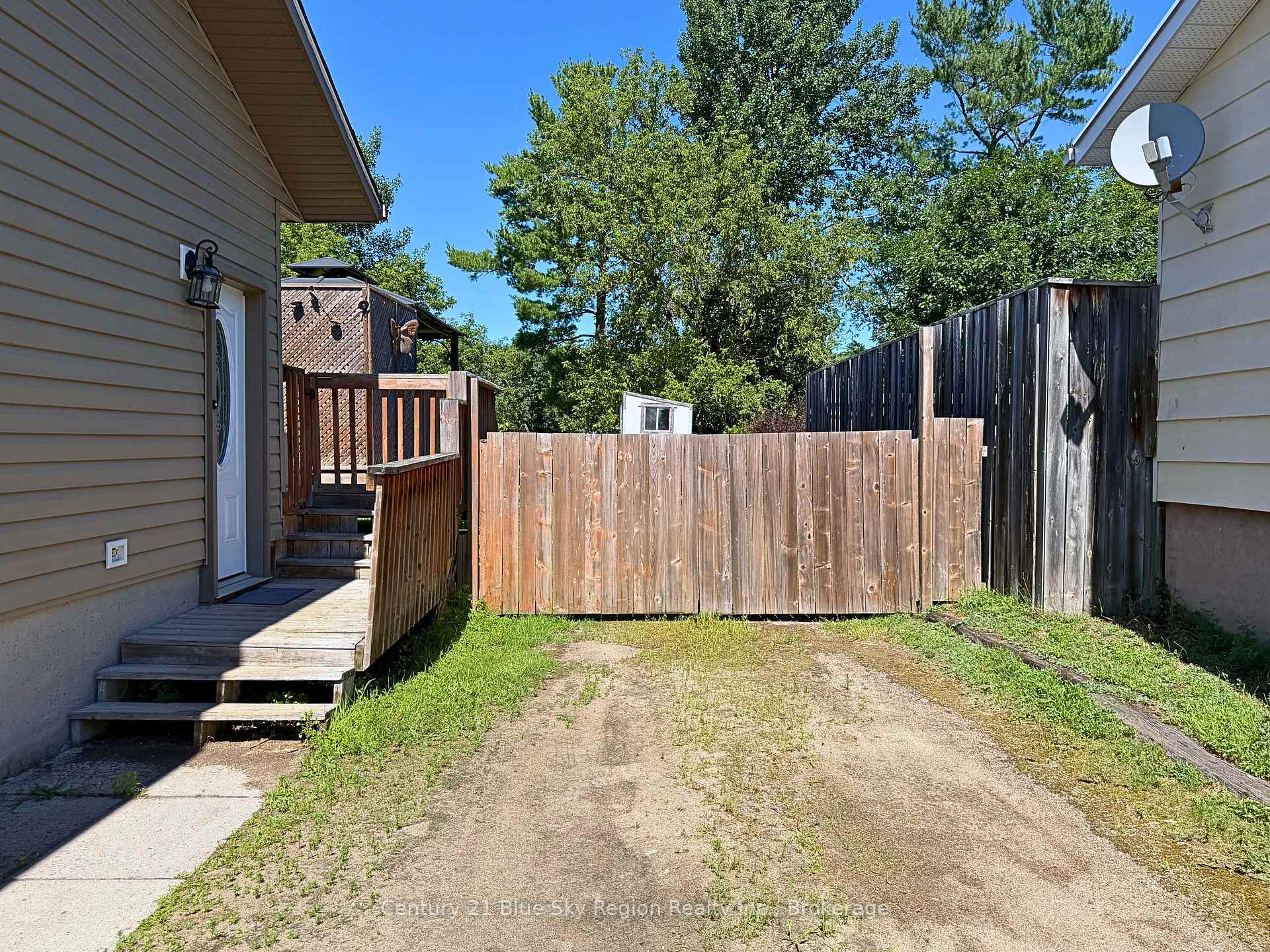 Photo 32 of 940 Lily Street, Mattawa — HOMEH