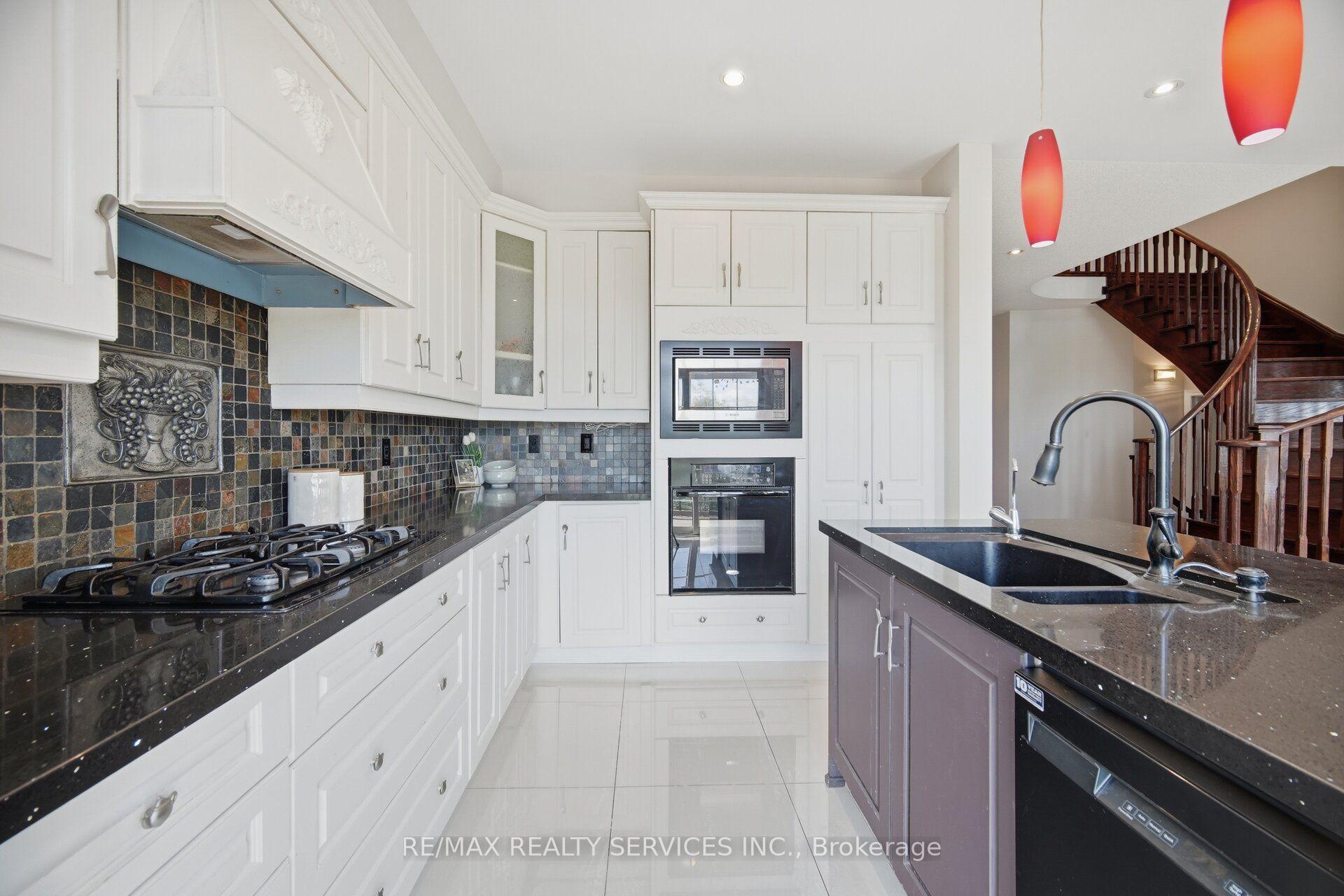 Photo 15 of 35 Stoneylake Avenue, Brampton, Madoc — HOMEH