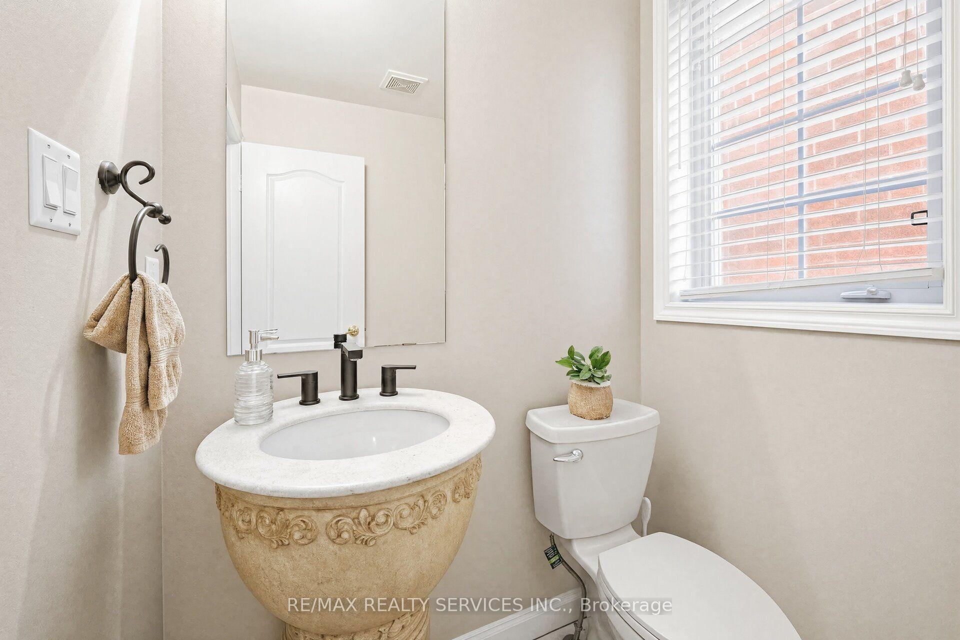 Photo 23 of 35 Stoneylake Avenue, Brampton, Madoc — HOMEH