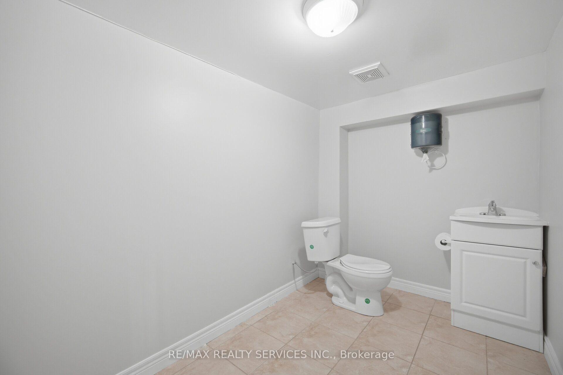 Photo 41 of 35 Stoneylake Avenue, Brampton, Madoc — HOMEH