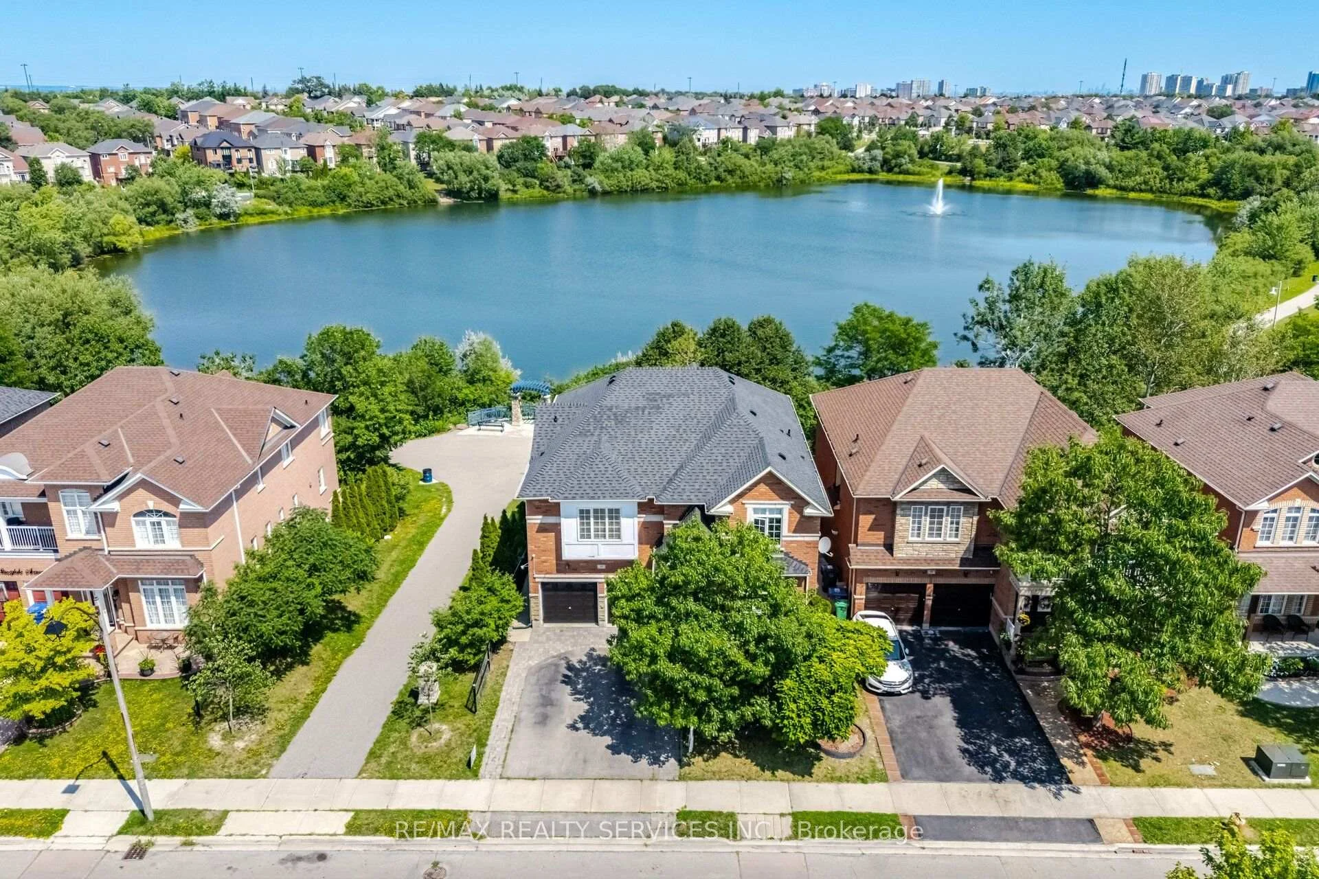 Photo 4 of 35 Stoneylake Avenue, Brampton, Madoc — HOMEH