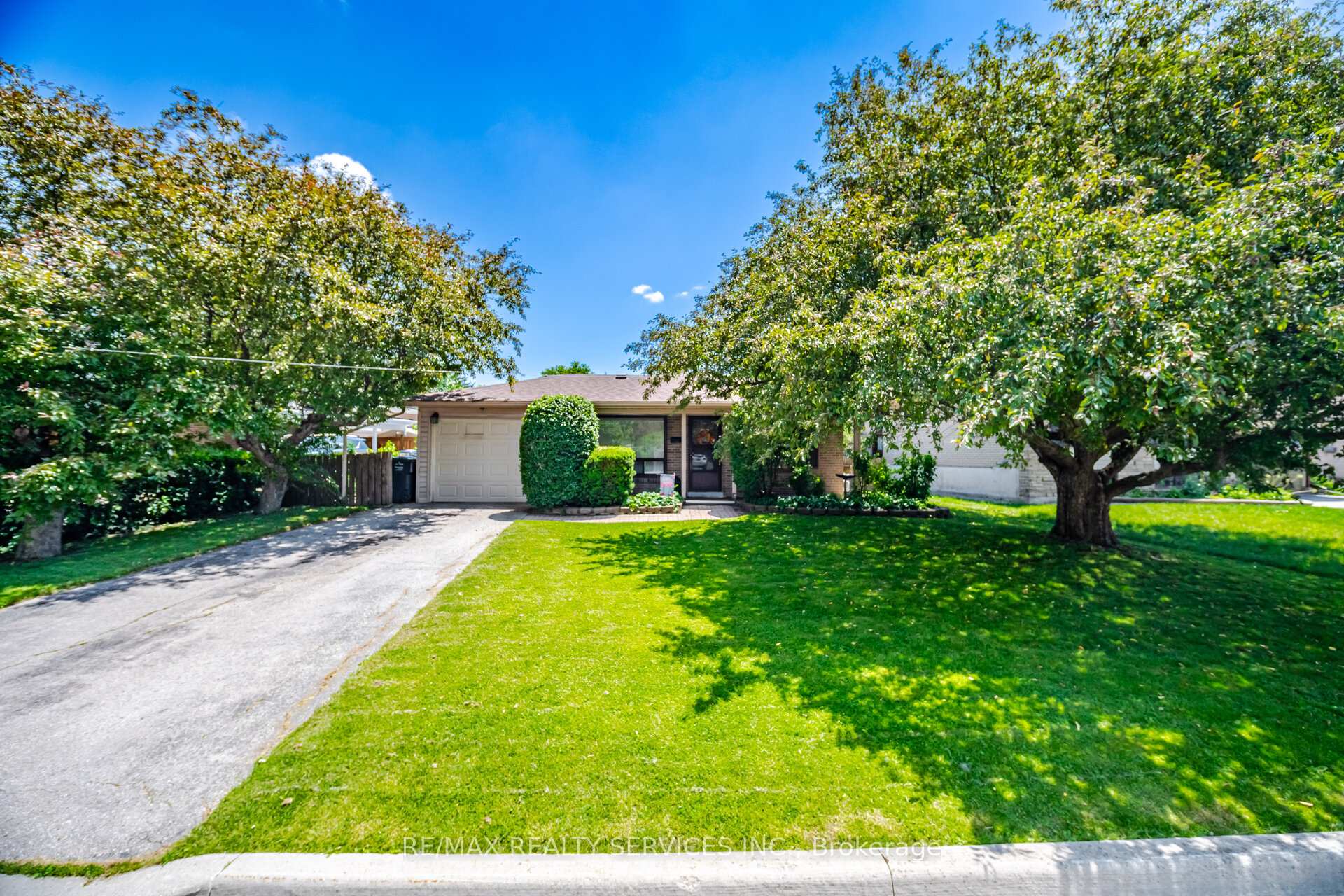 Photo 1 of 15 Ferndale Crescent, Brampton, Brampton East — HOMEH