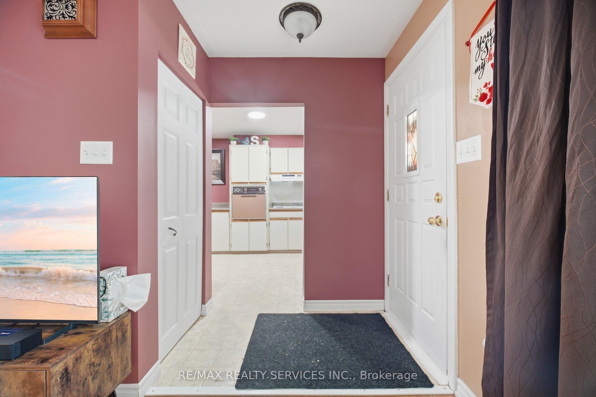 Photo 6 of 15 Ferndale Crescent, Brampton, Brampton East — HOMEH