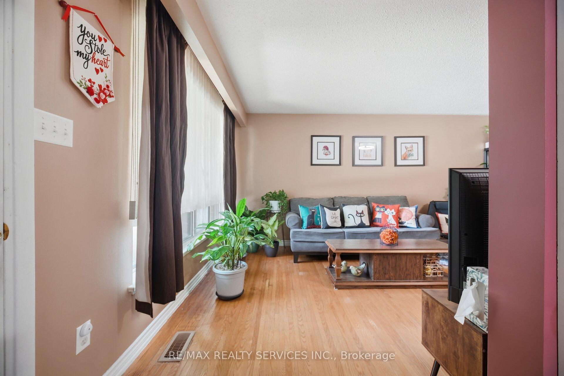Photo 7 of 15 Ferndale Crescent, Brampton, Brampton East — HOMEH