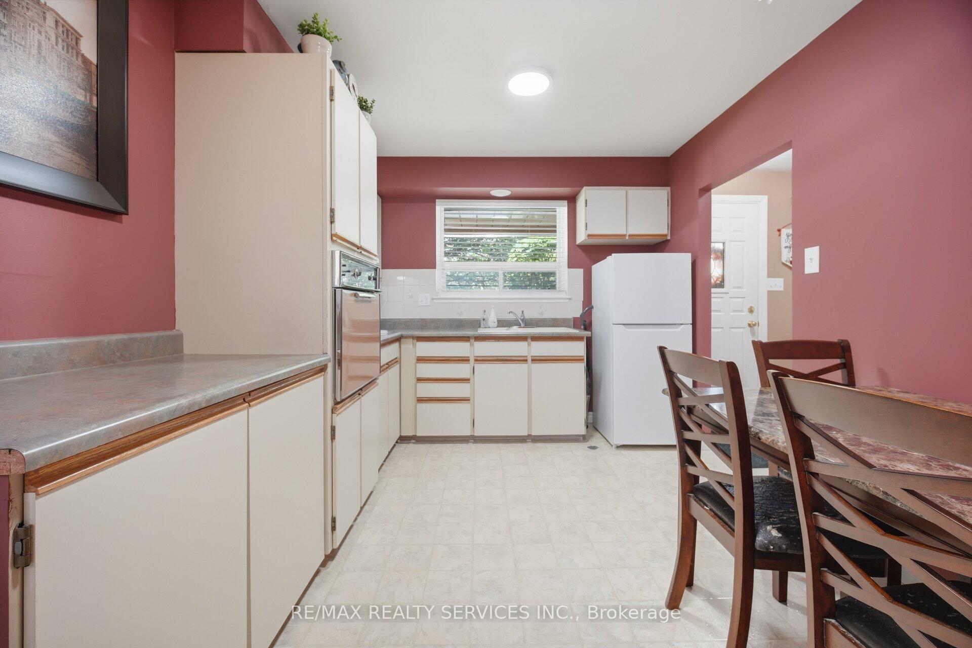 Photo 14 of 15 Ferndale Crescent, Brampton, Brampton East — HOMEH