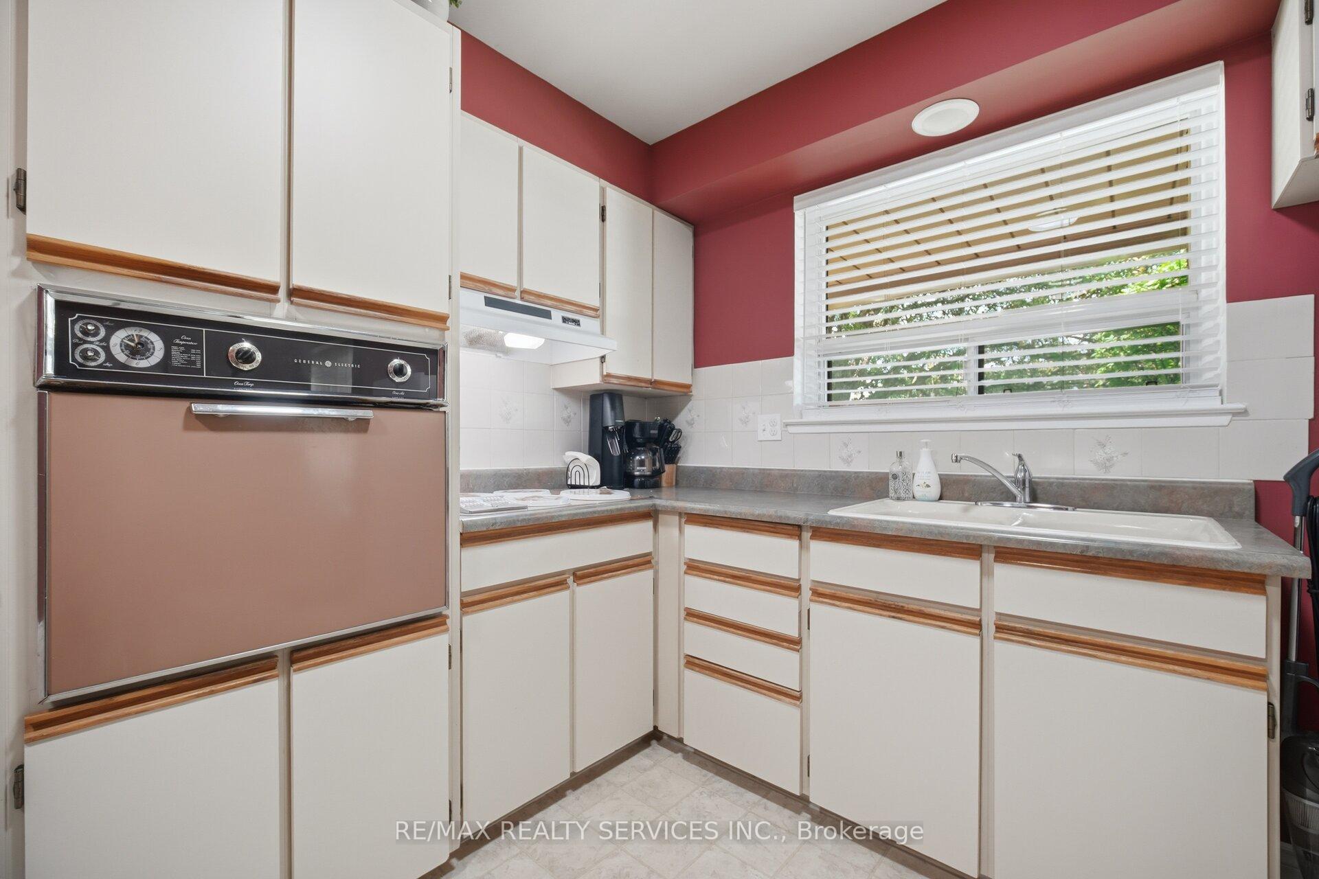 Photo 16 of 15 Ferndale Crescent, Brampton, Brampton East — HOMEH